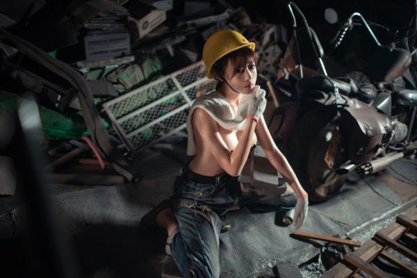 奈汐酱nice 奈汐酱  奈汐酱nice-015-咱们工人有力量，极品性感工地风角色扮演，汗水与野性美感十足的私房写真第26张图片
