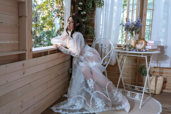 奈汐酱nice 奈汐酱  奈汐酱nice绝美下午茶写真，白纱蕾丝私房诱惑，花海光影与绝妙曲线的视觉盛宴第6张图片