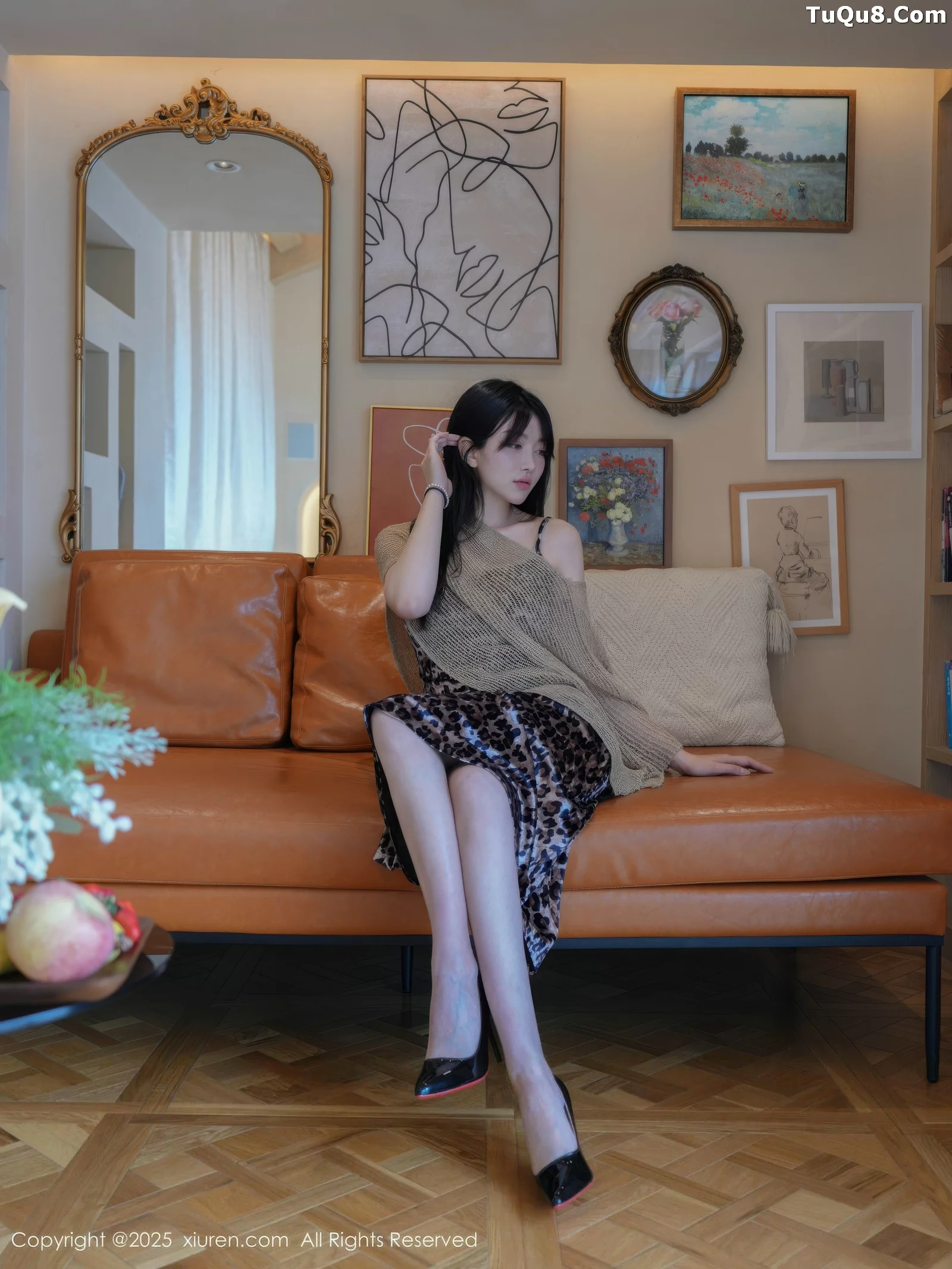 白露小猪  [XiuRen]高清写真图 2025.08.27 No.10698 白露lulu 黑白色比基尼第5张图片