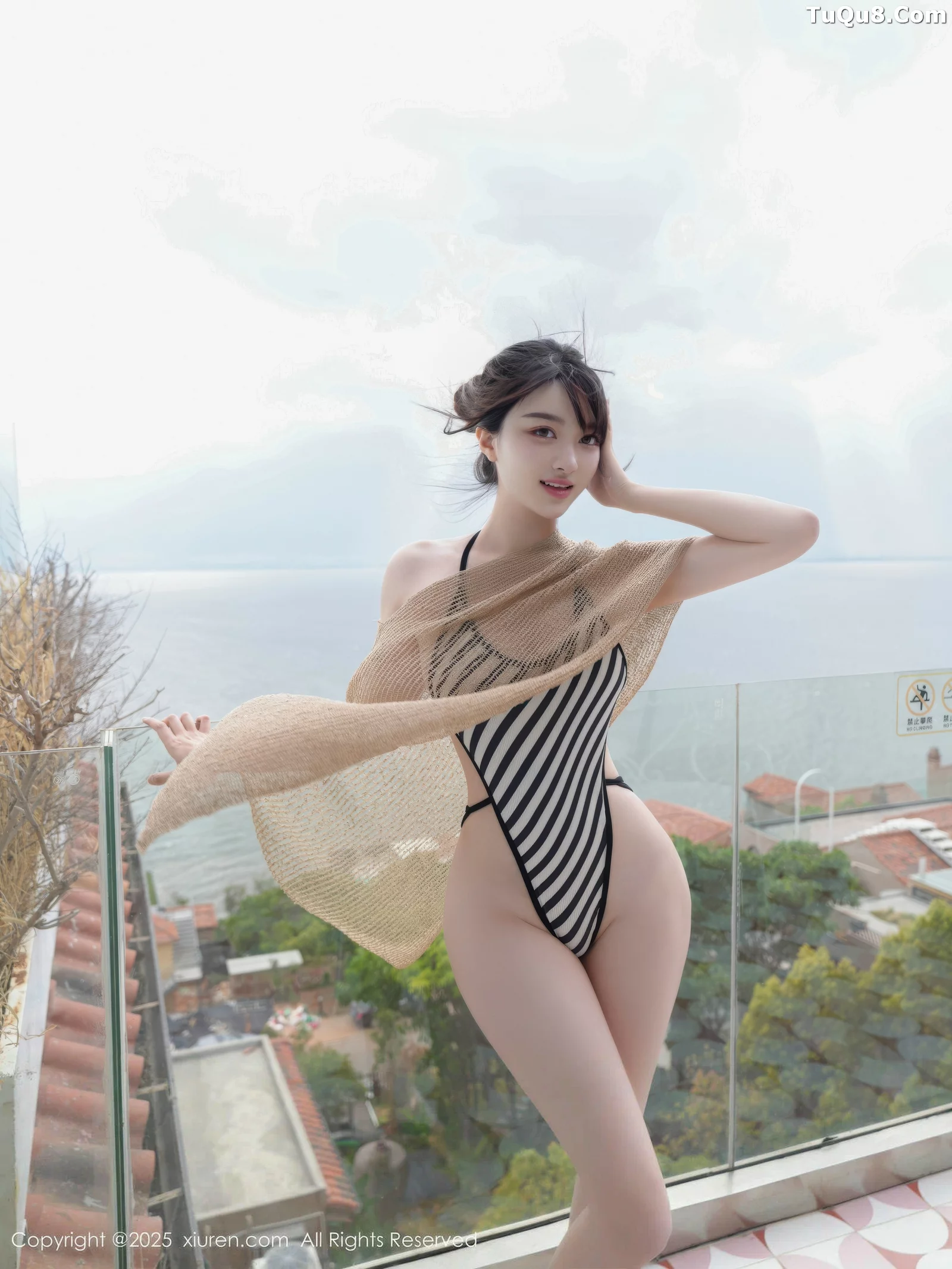 白露小猪  [XiuRen]高清写真图 2025.08.27 No.10698 白露lulu 黑白色比基尼第11张图片