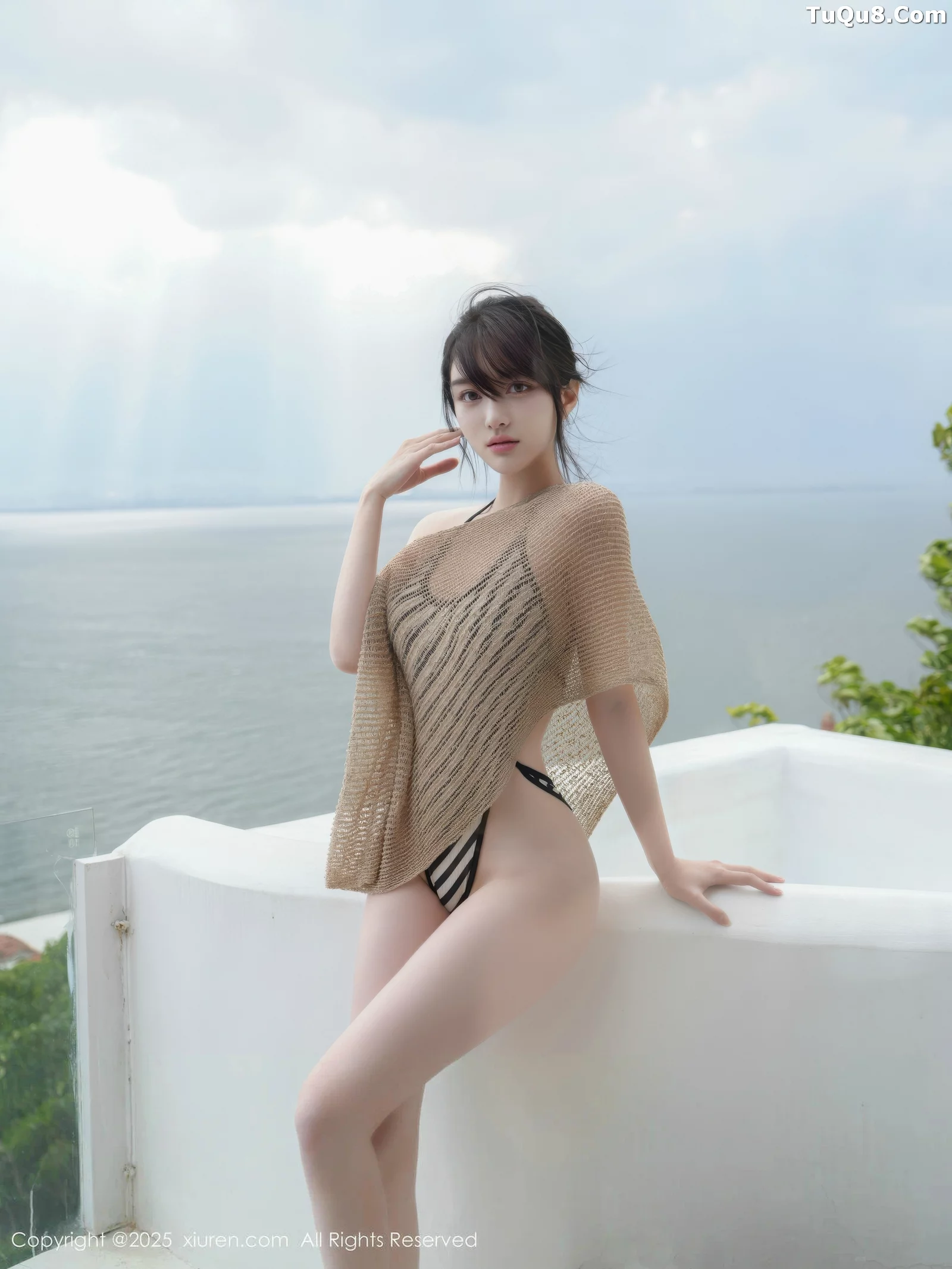 白露小猪  [XiuRen]高清写真图 2025.08.27 No.10698 白露lulu 黑白色比基尼第13张图片