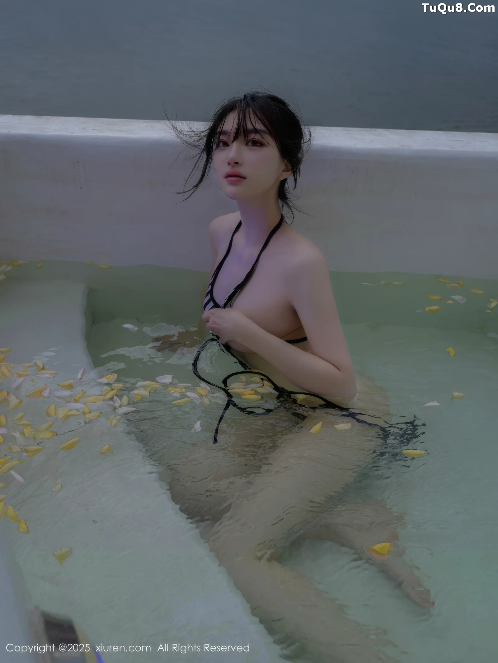 白露小猪  [XiuRen]高清写真图 2025.08.27 No.10698 白露lulu 黑白色比基尼第35张图片