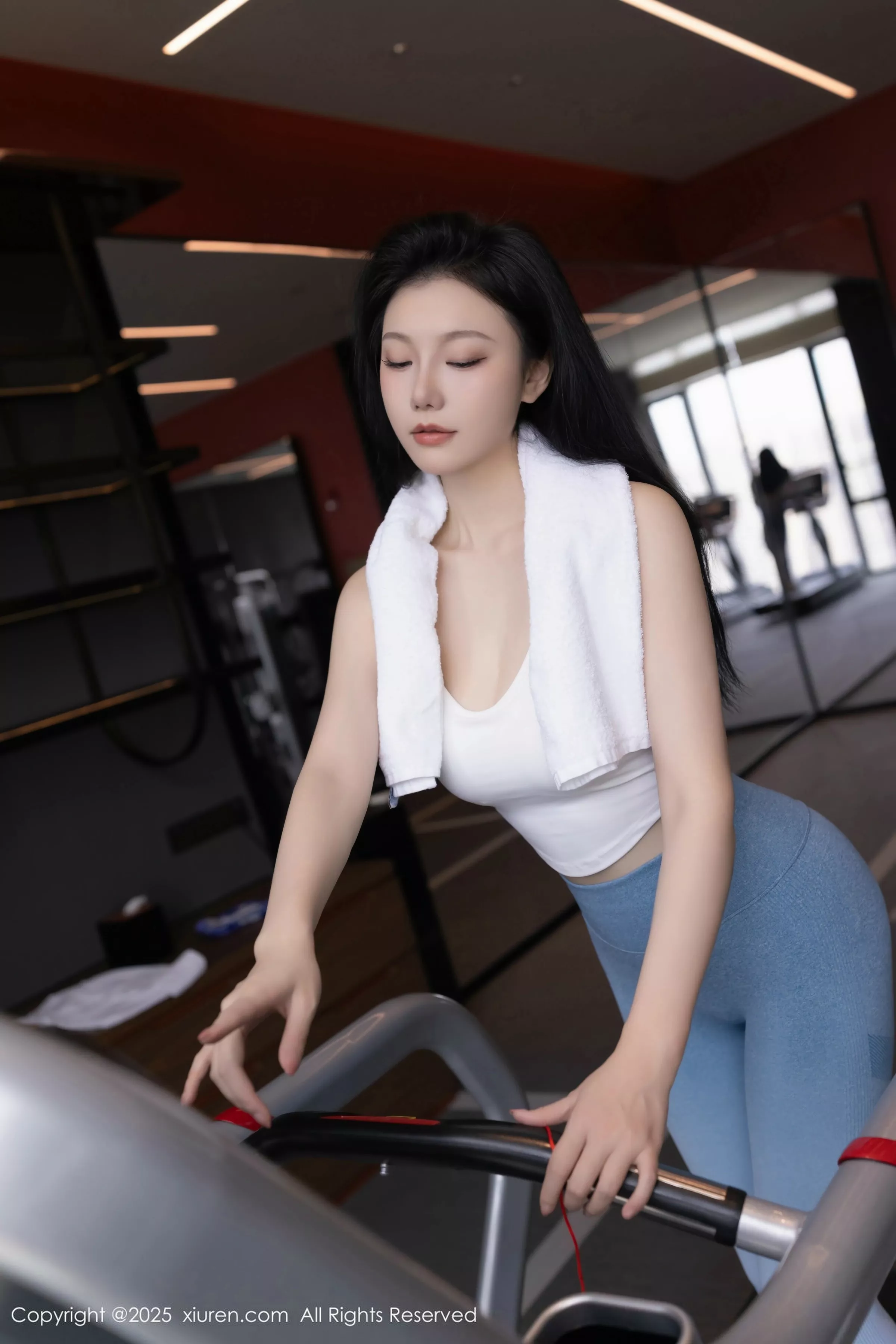 安然Maleah  [XiuRen]高清写真图 2025.05.13 No.10272 安然anran 白色运动服第16张图片