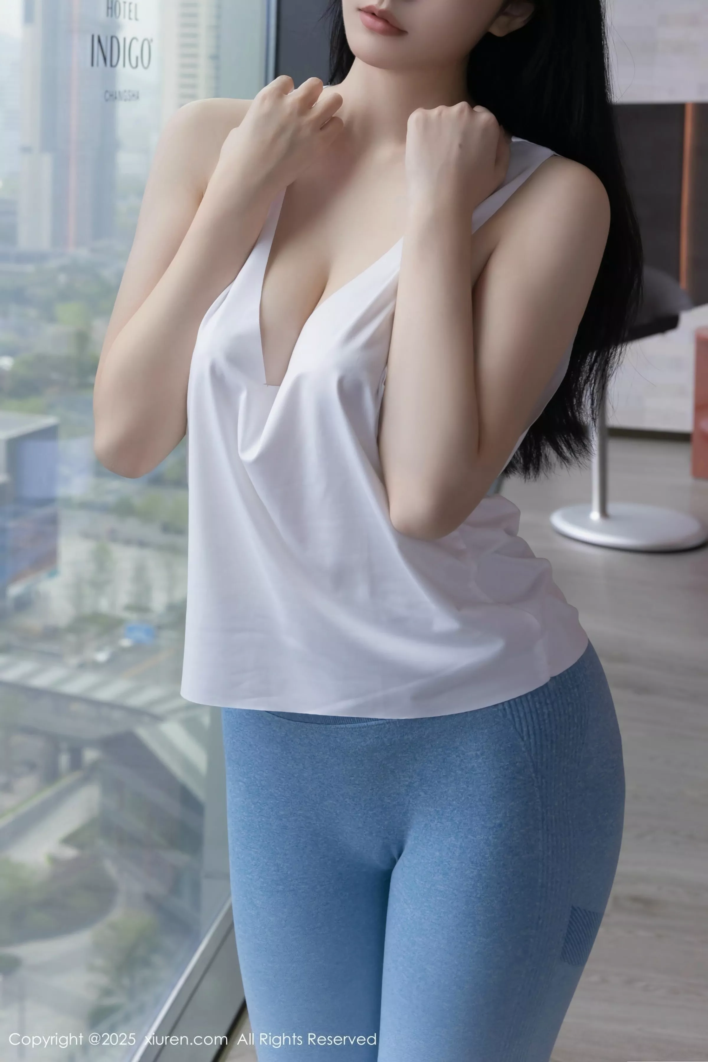 安然Maleah  [XiuRen]高清写真图 2025.05.13 No.10272 安然anran 白色运动服第45张图片