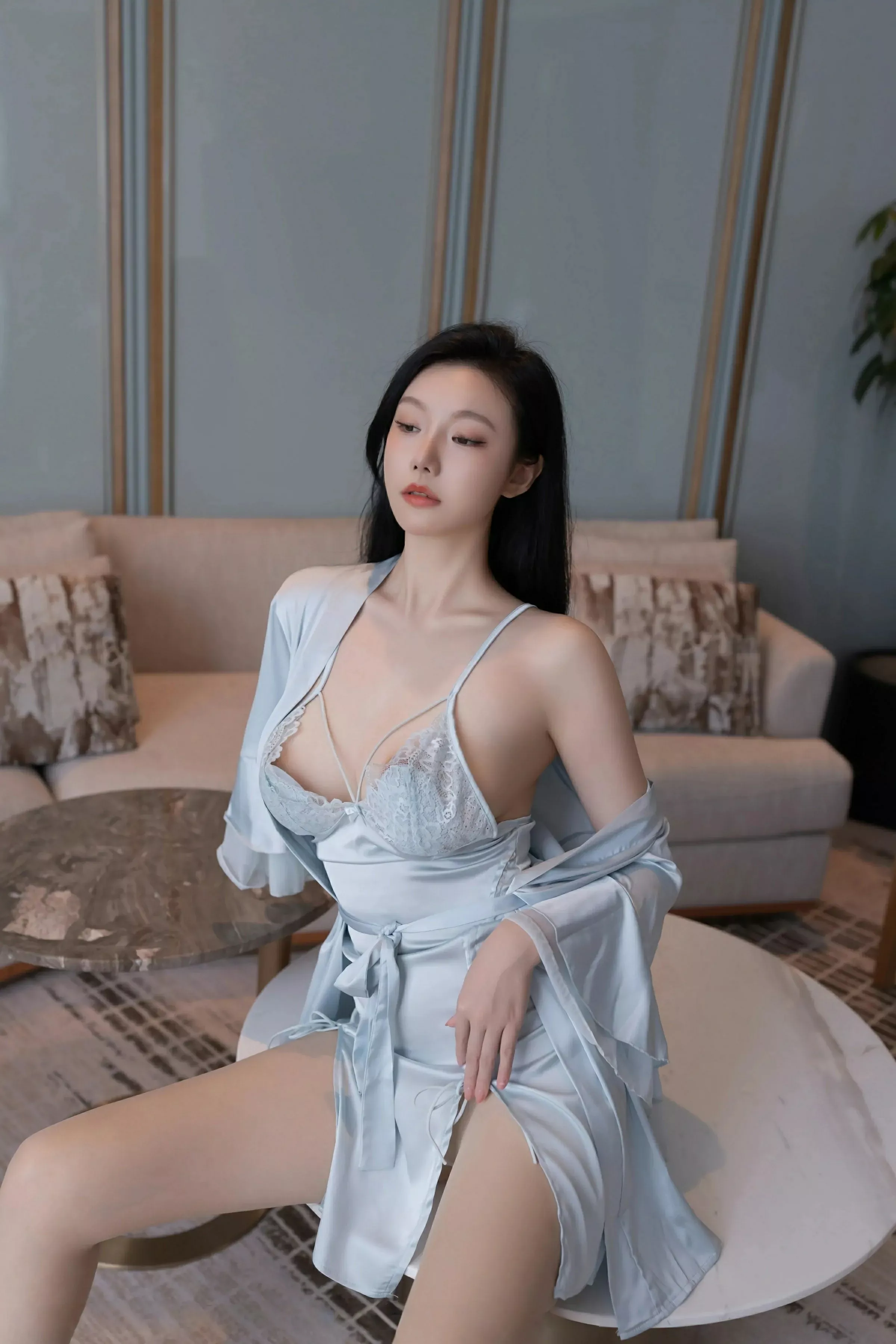 安然Maleah  [XiuRen]高清写真图 2025.06.10 No.10390 安然anran 蓝色连衣短第13张图片