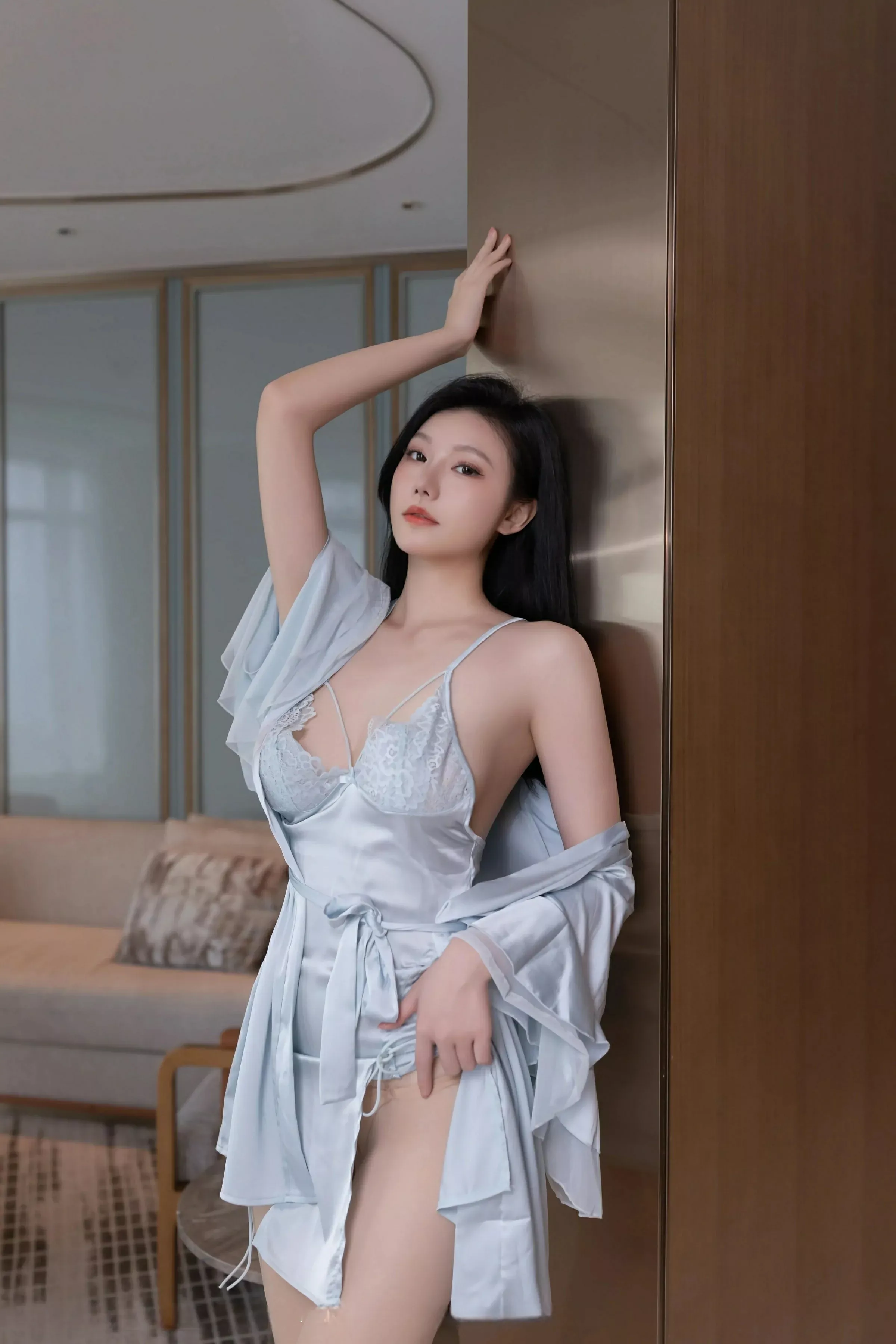 安然Maleah  [XiuRen]高清写真图 2025.06.10 No.10390 安然anran 蓝色连衣短第18张图片