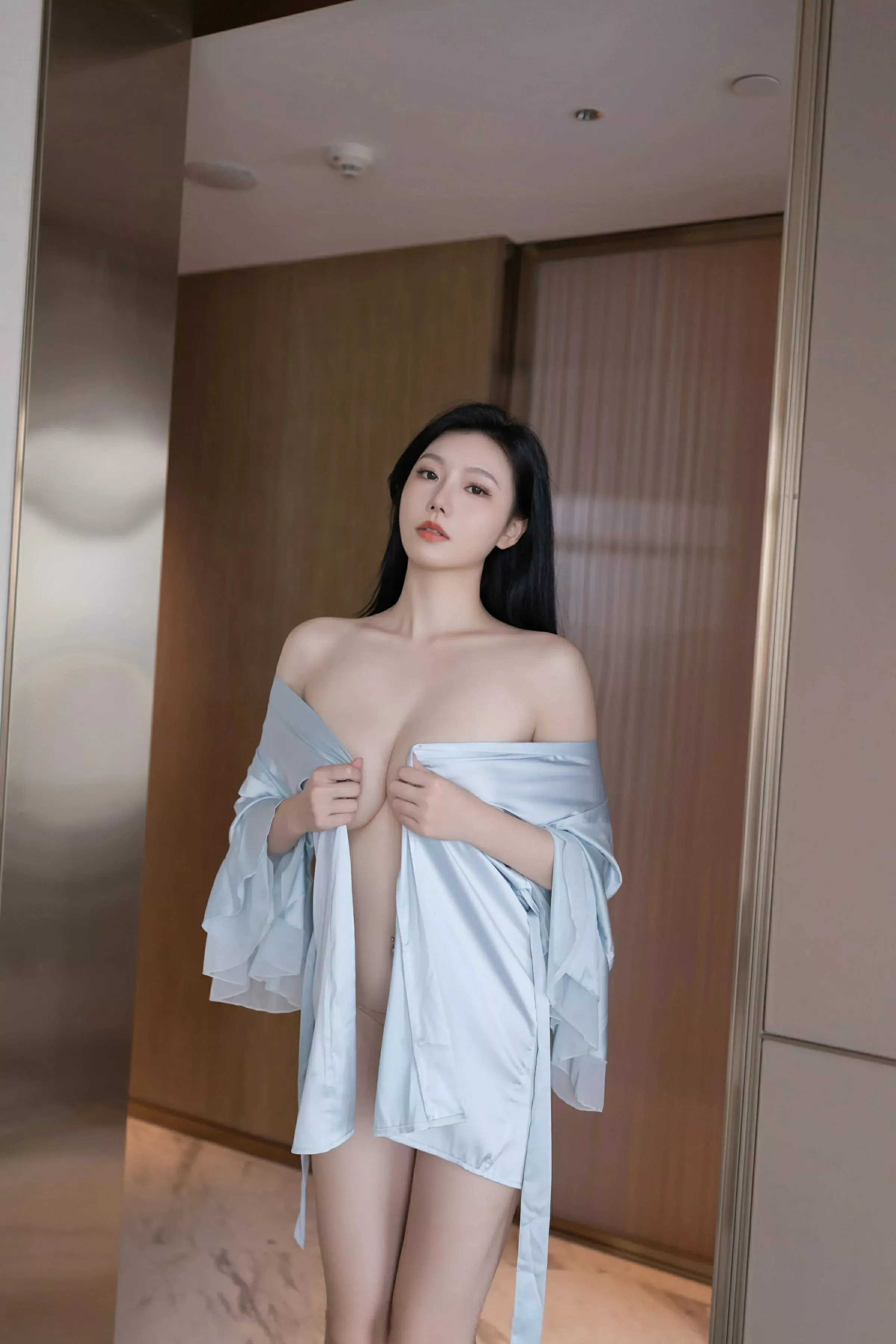 安然Maleah  [XiuRen]高清写真图 2025.06.10 No.10390 安然anran 蓝色连衣短第55张图片
