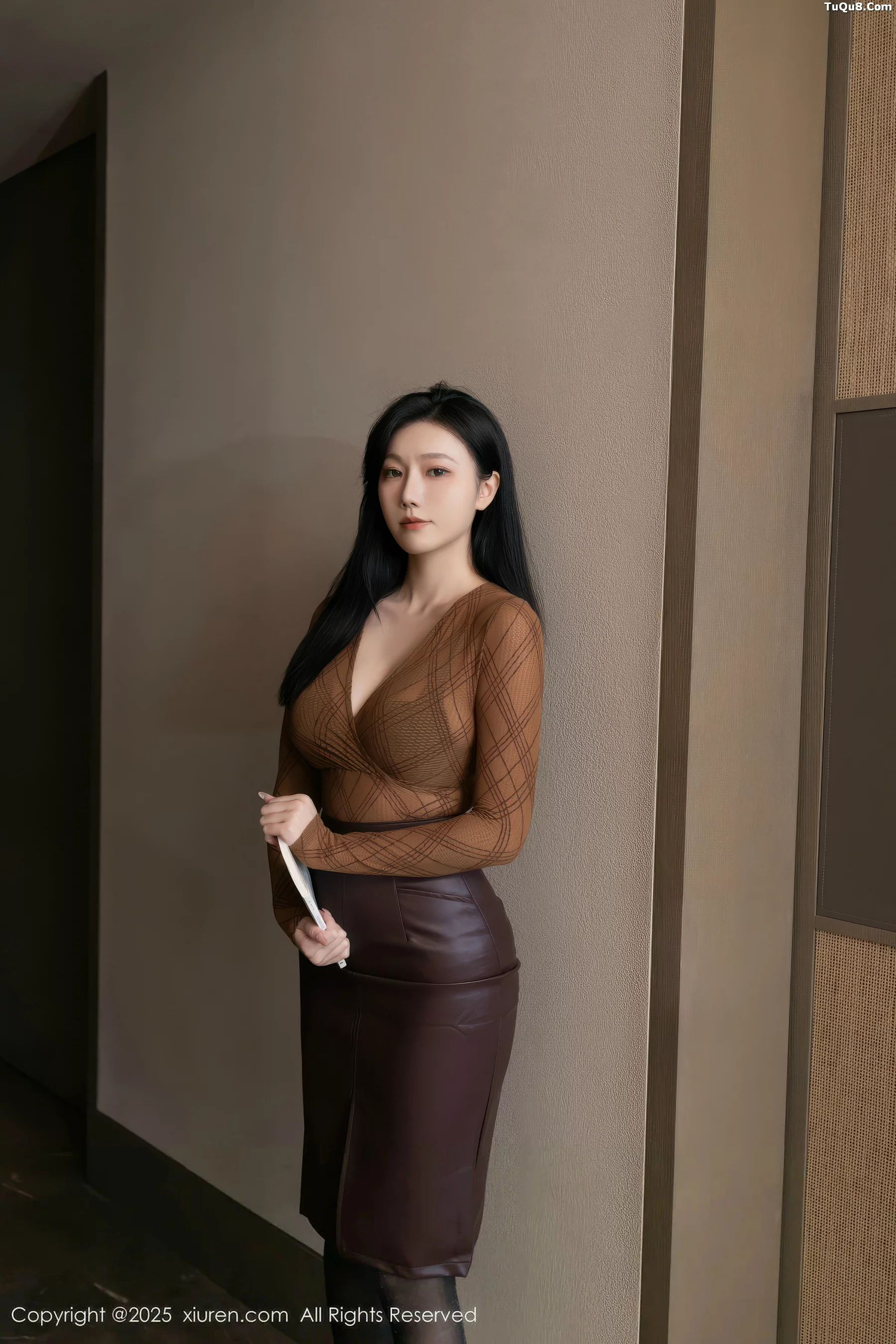 安然Maleah  [XiuRen]高清写真图 2025.11.04 No.10947 安然anran 原色丝袜第2张图片