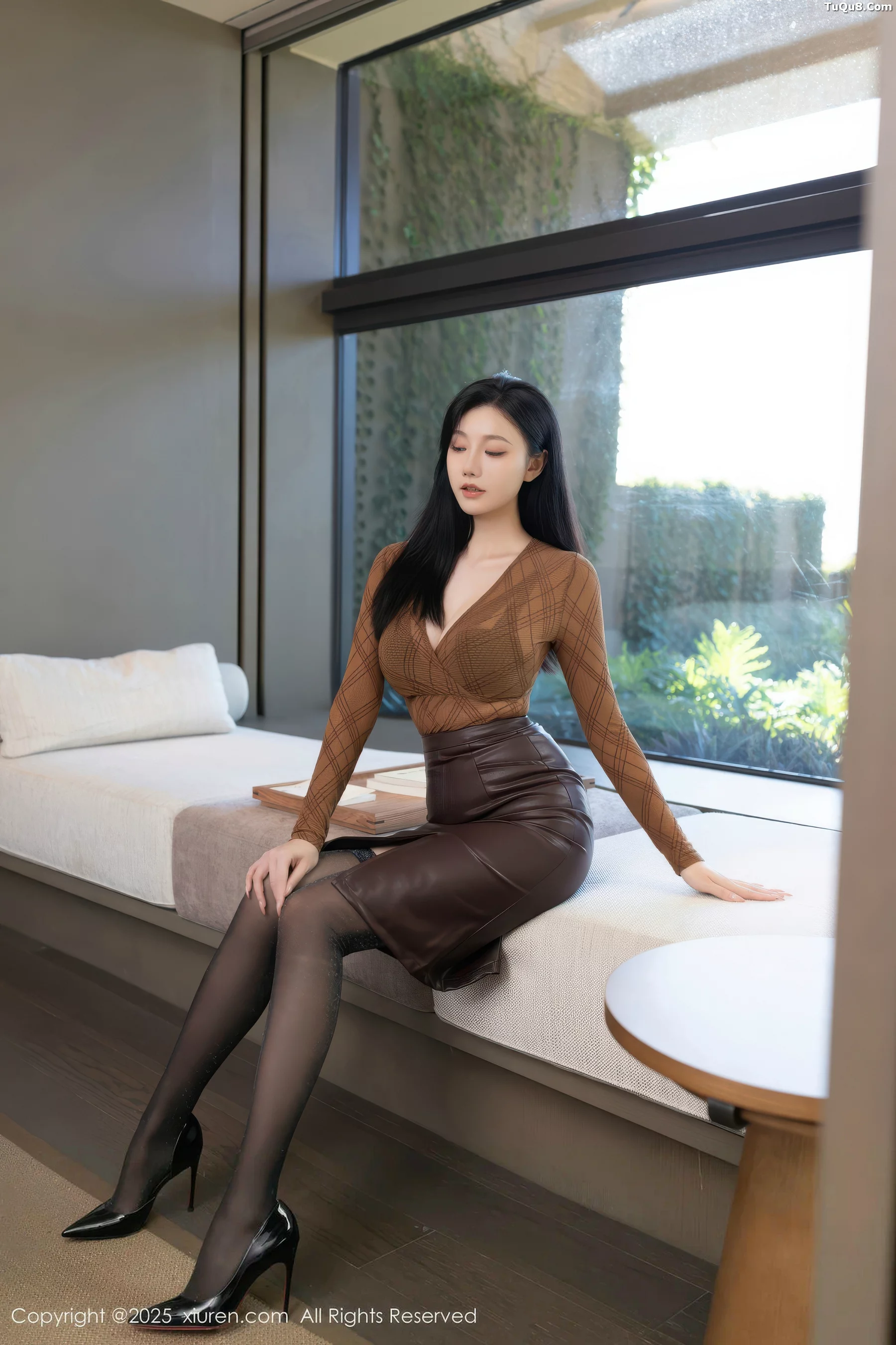 安然Maleah  [XiuRen]高清写真图 2025.11.04 No.10947 安然anran 原色丝袜第6张图片