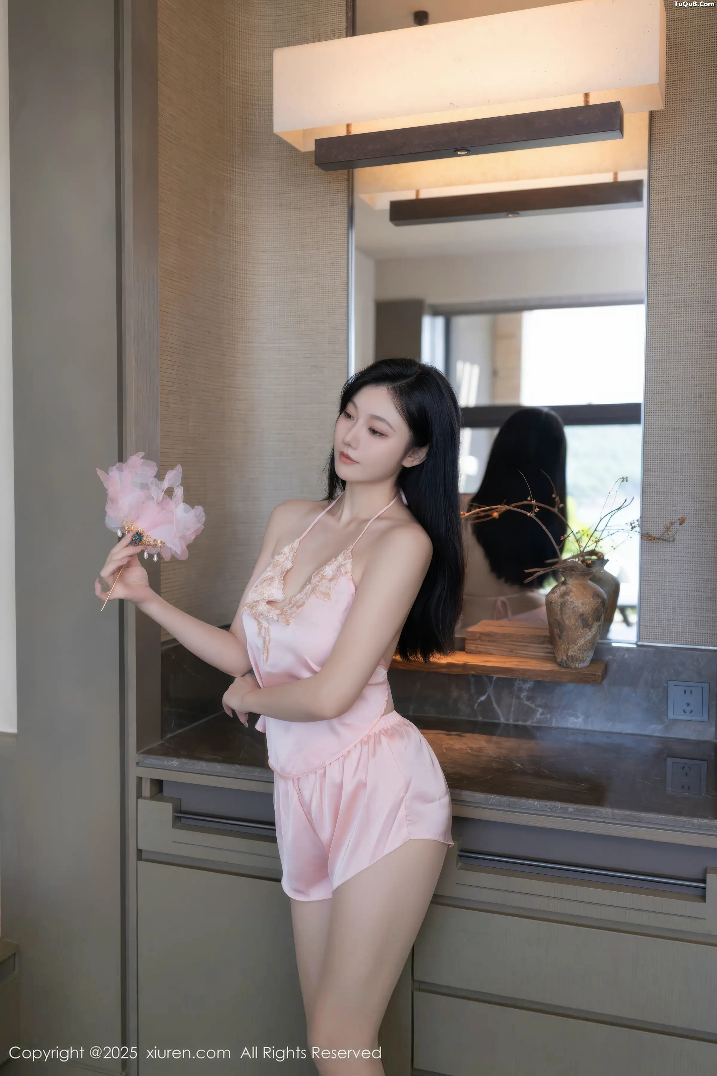 安然Maleah  [XiuRen]高清写真图 2025.11.18 No.11002 安然anran 粉色吊带第1张图片