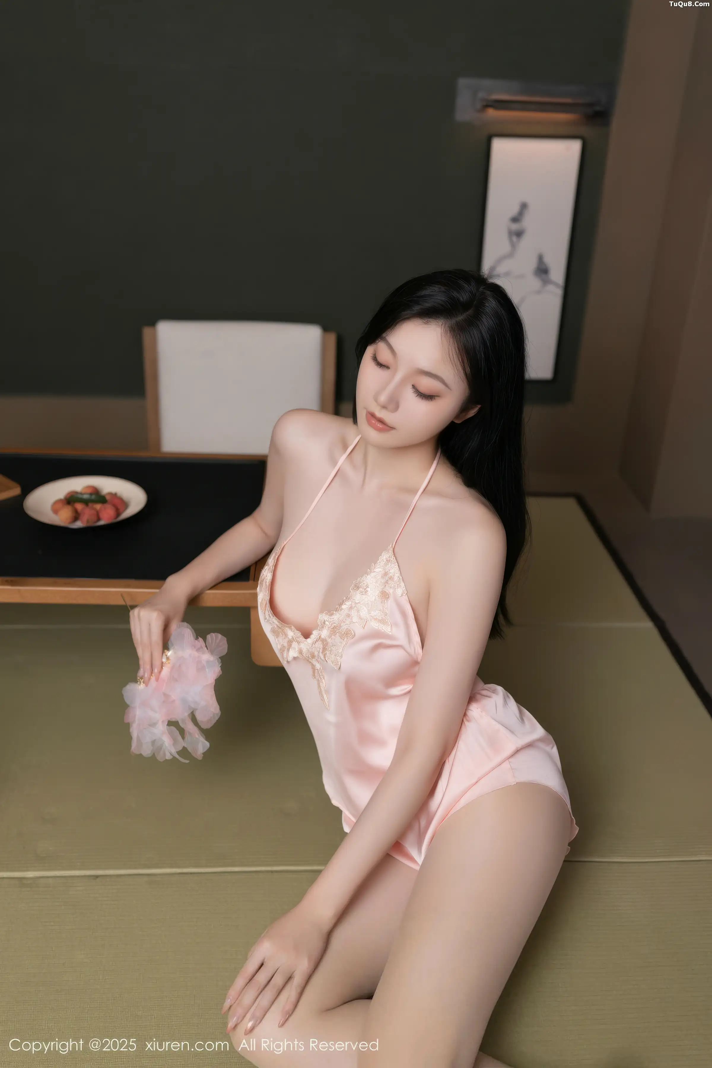 安然Maleah  [XiuRen]高清写真图 2025.11.18 No.11002 安然anran 粉色吊带第18张图片