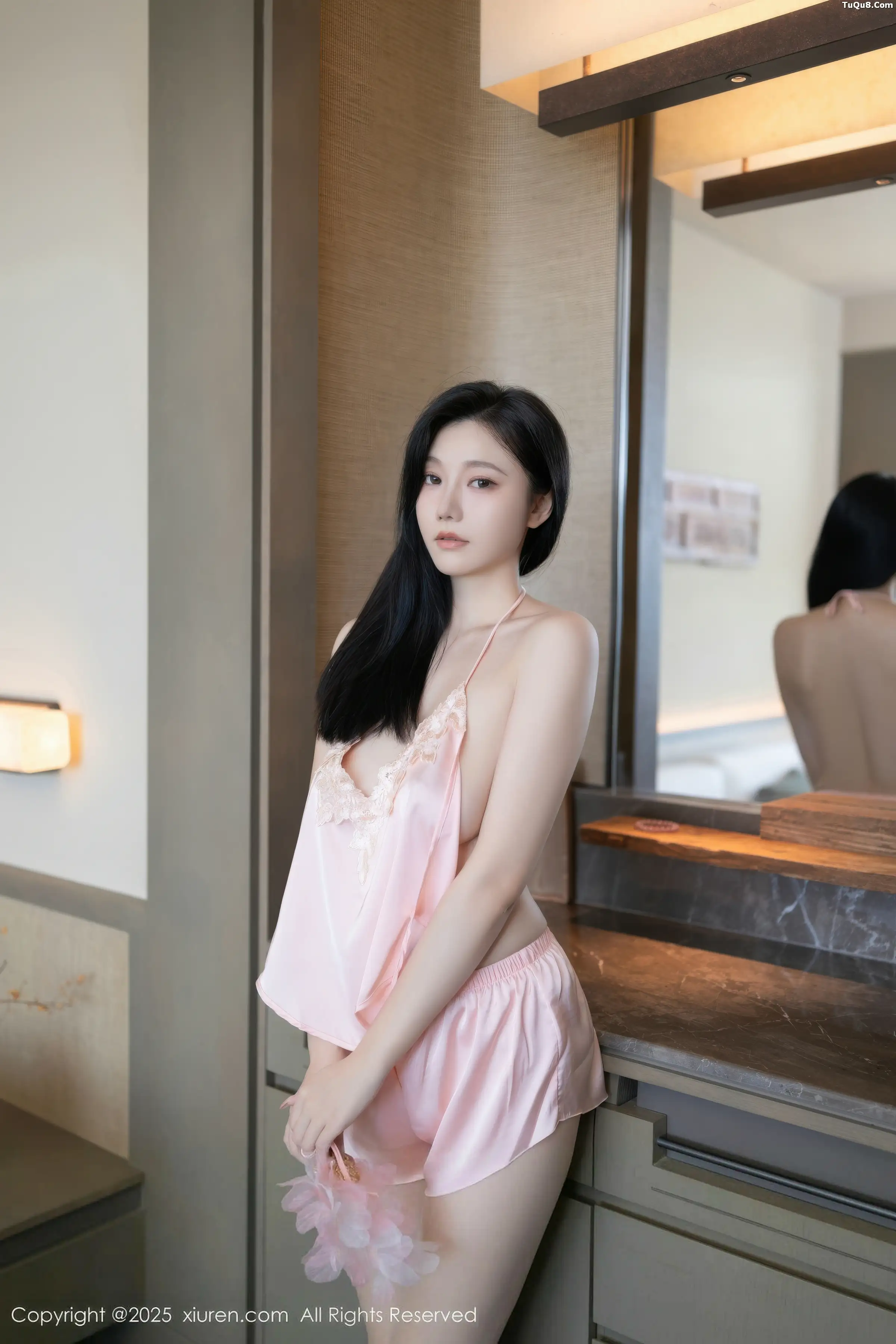 安然Maleah  [XiuRen]高清写真图 2025.11.18 No.11002 安然anran 粉色吊带第30张图片