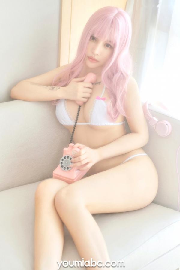 可可   YouMi尤蜜-可可《粉色甜心》- 甜美粉发少女身着白色比基尼居家私房大片，展现清纯与性感的极致诱惑第8张图片