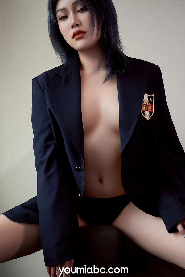 孙Amber   YouMi尤蜜-2020.08.13-孙Amber-《缠绵挚爱》私房照，英伦制服诱惑，纹身美腿极致视觉盛宴第17张图片