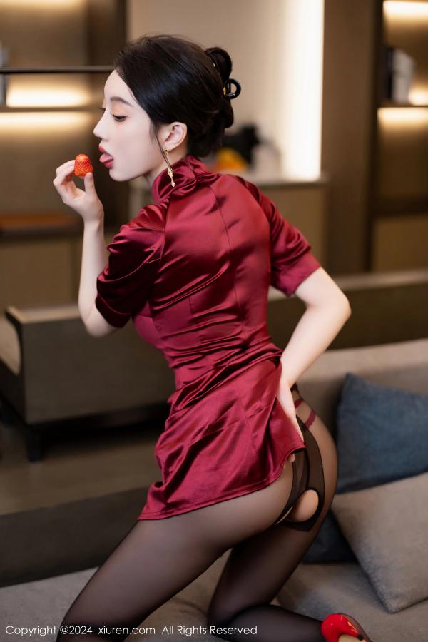 玥儿玥  [XiuRen]高清写真图 2024.04.30 No.8480 玥儿玥 旗袍美腿第29张图片