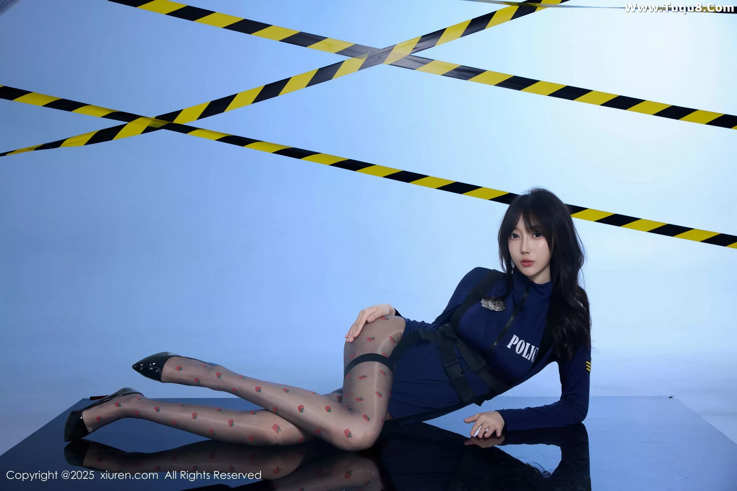 玥儿玥  [XiuRen]高清写真图 2025.07.14 No.10544 玥儿玥er 蓝色制服第11张图片
