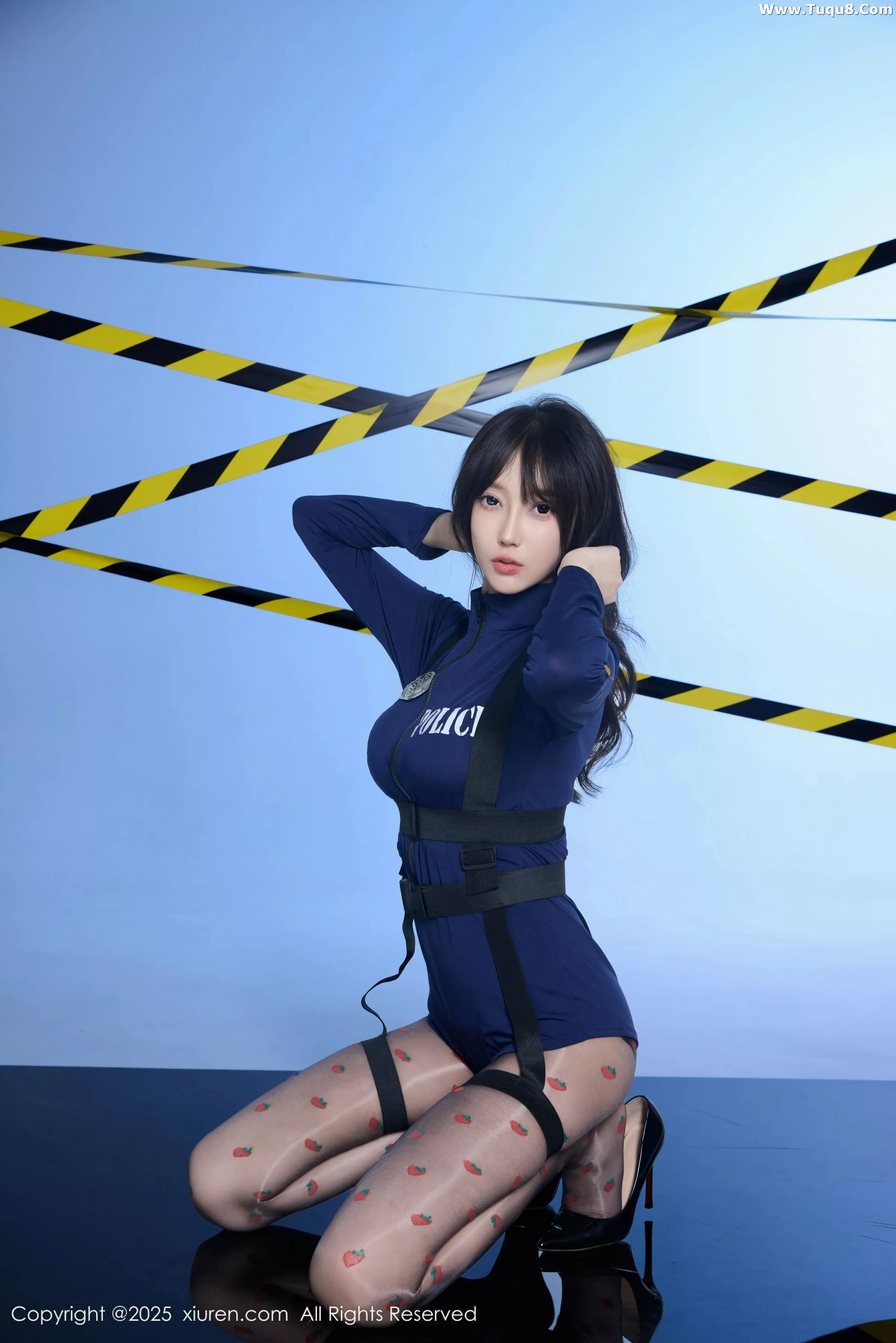 玥儿玥  [XiuRen]高清写真图 2025.07.14 No.10544 玥儿玥er 蓝色制服第17张图片