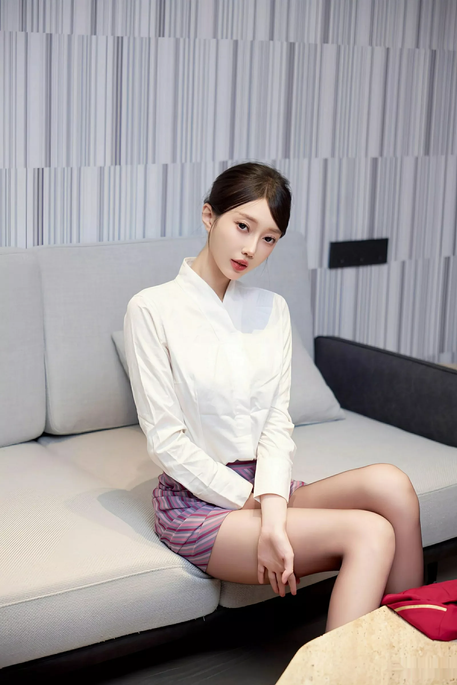 玥儿玥  [XiuRen]高清写真图 2025.08.04 No.10620 玥儿玥er 性感空姐第12张图片