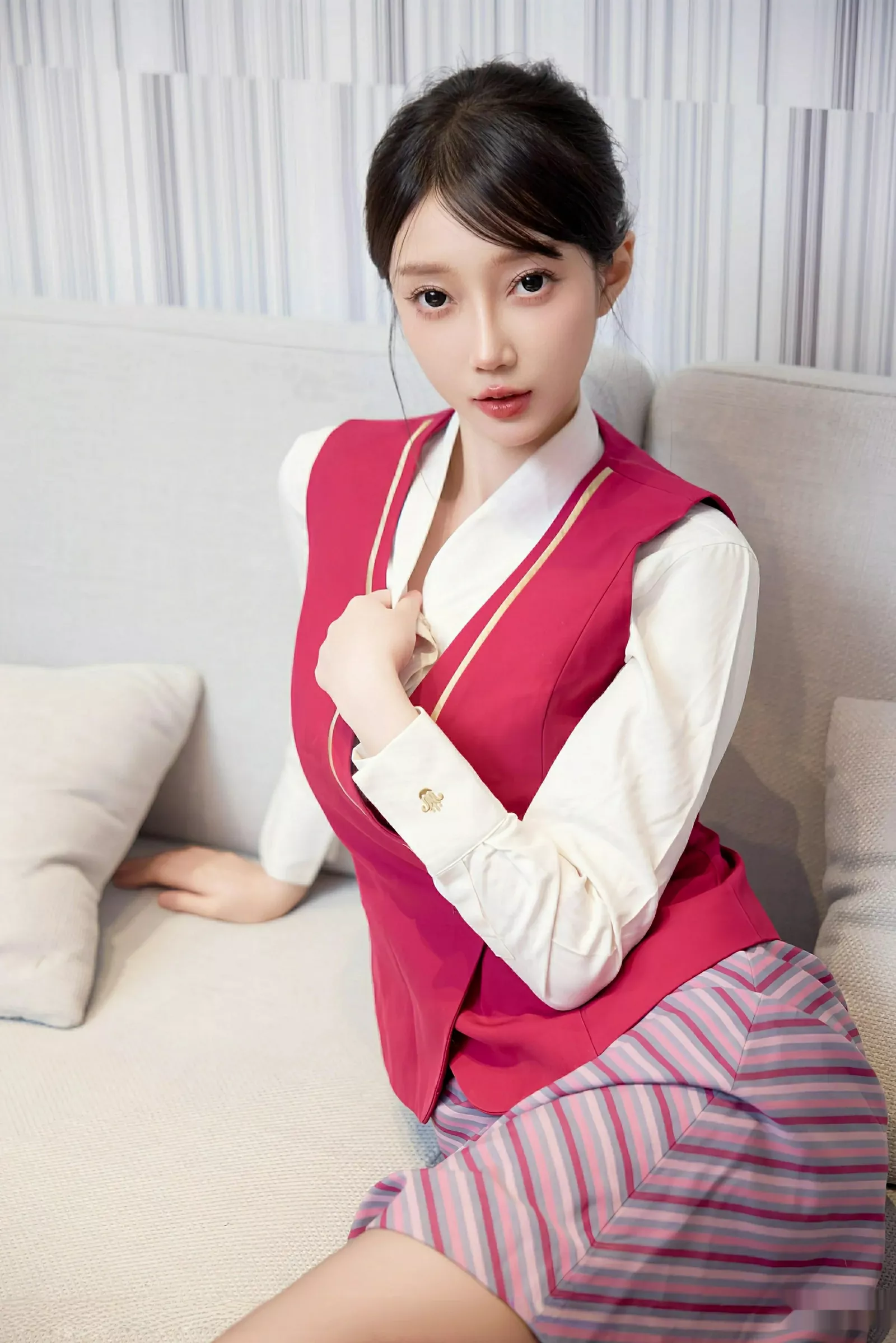 玥儿玥  [XiuRen]高清写真图 2025.08.04 No.10620 玥儿玥er 性感空姐第14张图片