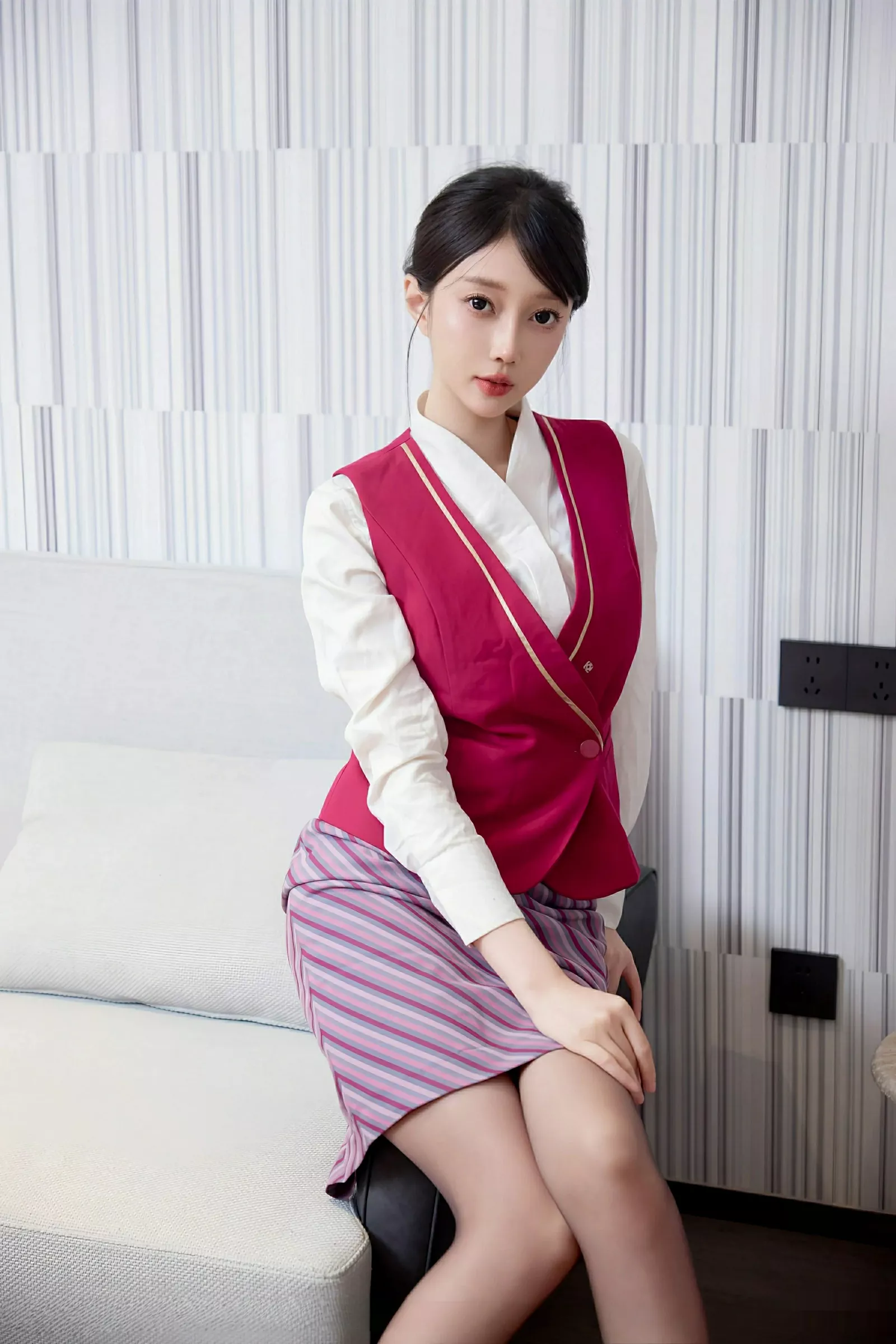 玥儿玥  [XiuRen]高清写真图 2025.08.04 No.10620 玥儿玥er 性感空姐第17张图片