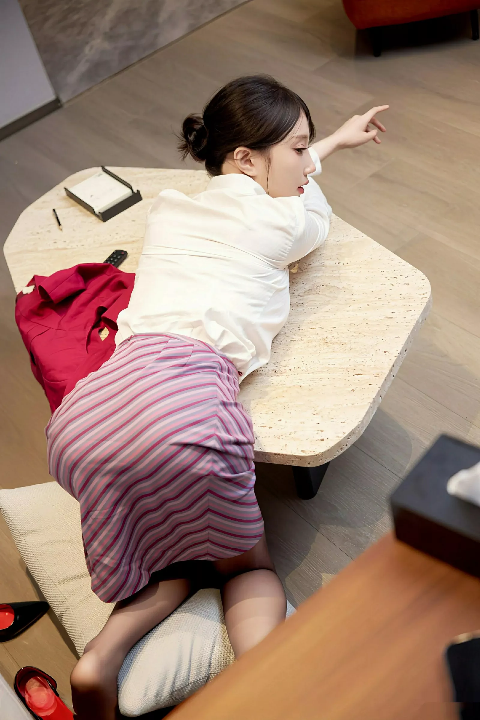 玥儿玥  [XiuRen]高清写真图 2025.08.04 No.10620 玥儿玥er 性感空姐第24张图片