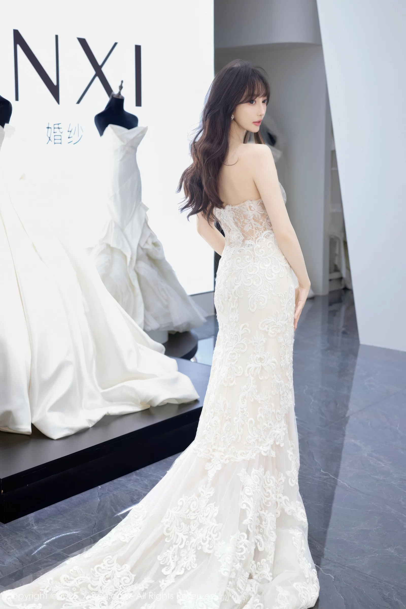 玥儿玥  [XiuRen]高清写真图 2025.08.18 No.10663 玥儿玥er 白色婚纱第11张图片