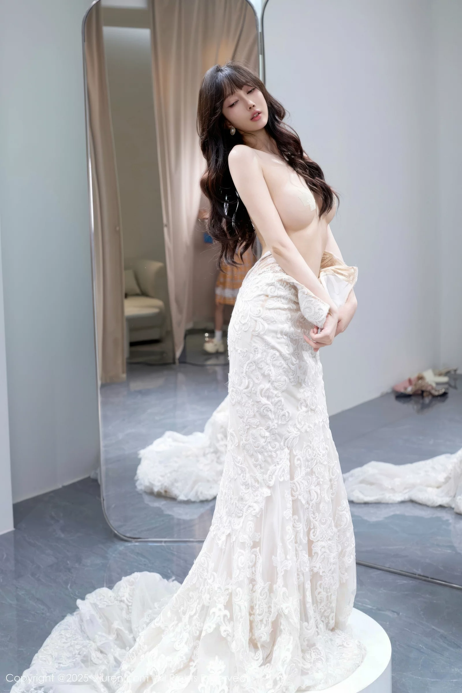 玥儿玥  [XiuRen]高清写真图 2025.08.18 No.10663 玥儿玥er 白色婚纱第35张图片