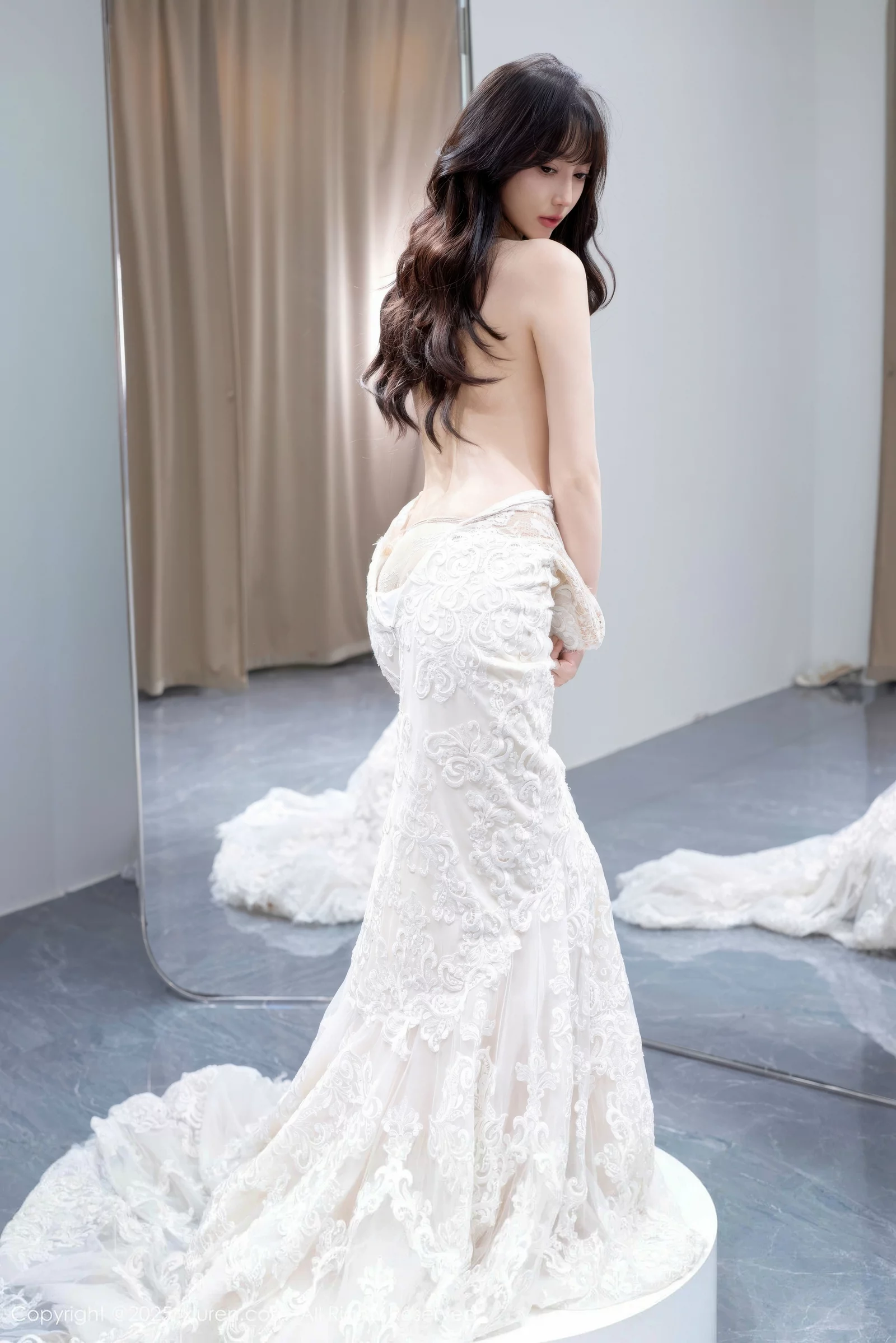 玥儿玥  [XiuRen]高清写真图 2025.08.18 No.10663 玥儿玥er 白色婚纱第36张图片