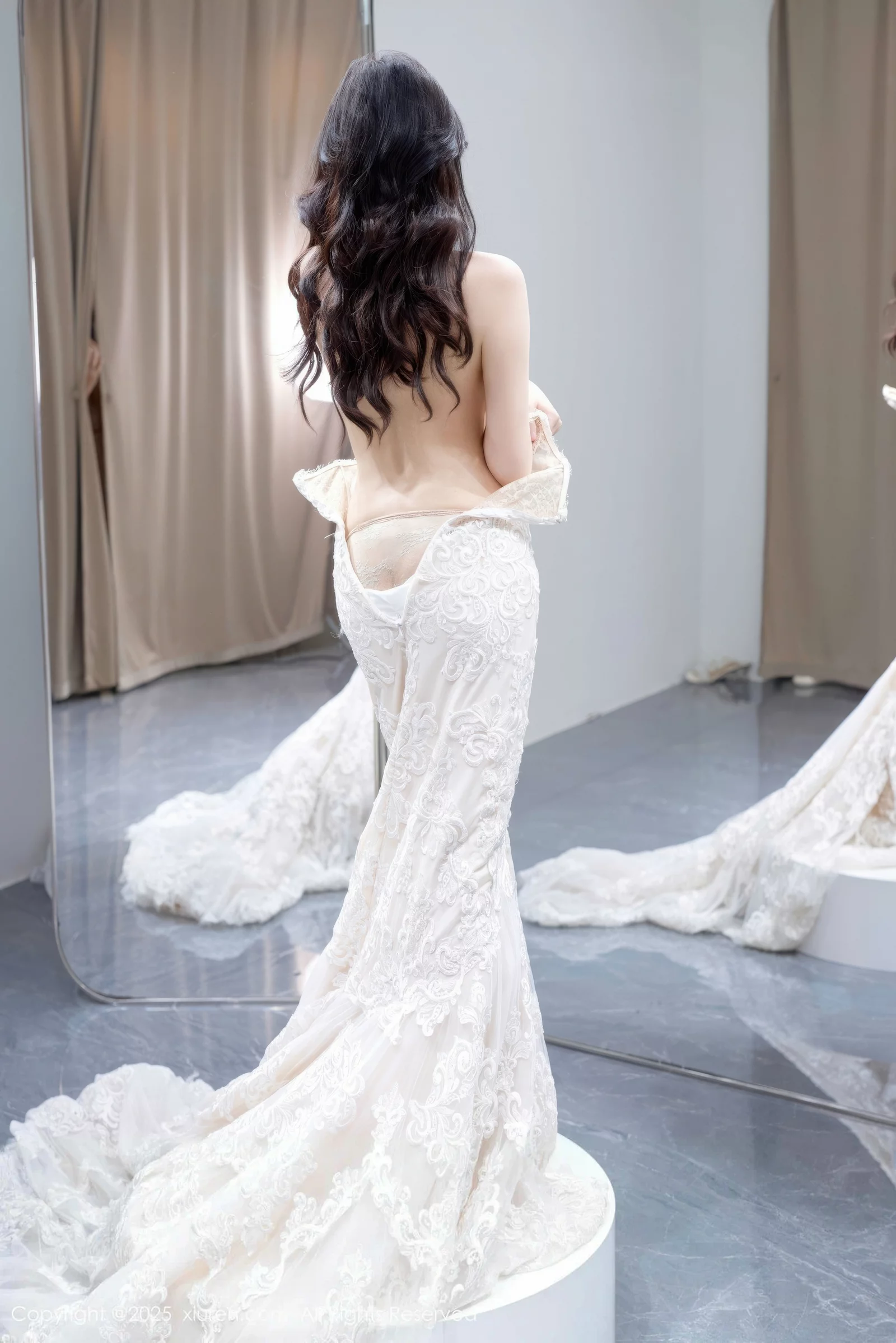 玥儿玥  [XiuRen]高清写真图 2025.08.18 No.10663 玥儿玥er 白色婚纱第37张图片