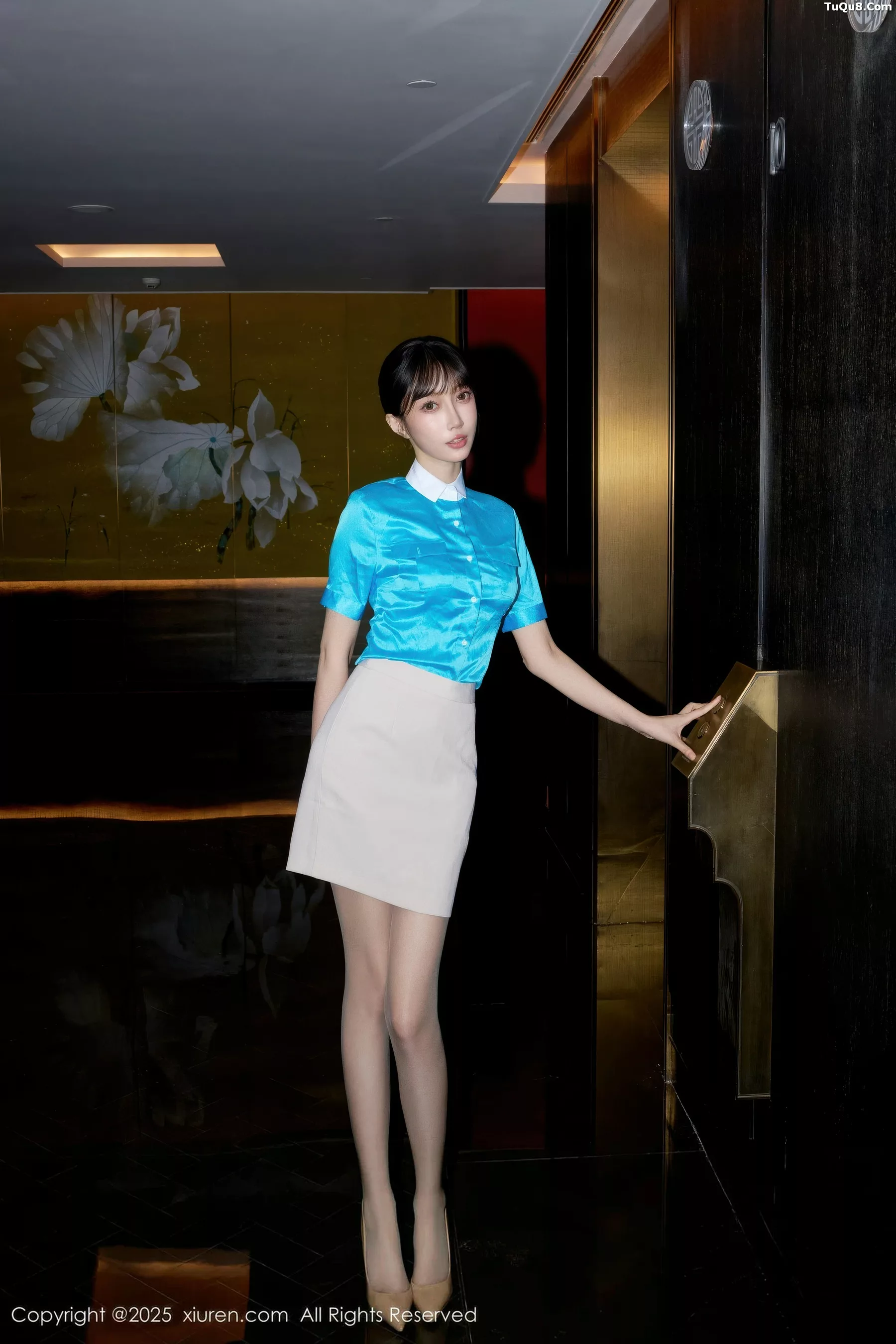 玥儿玥  [XiuRen]高清写真图 2025.10.27 No.10914 玥儿玥er 空姐制服第2张图片