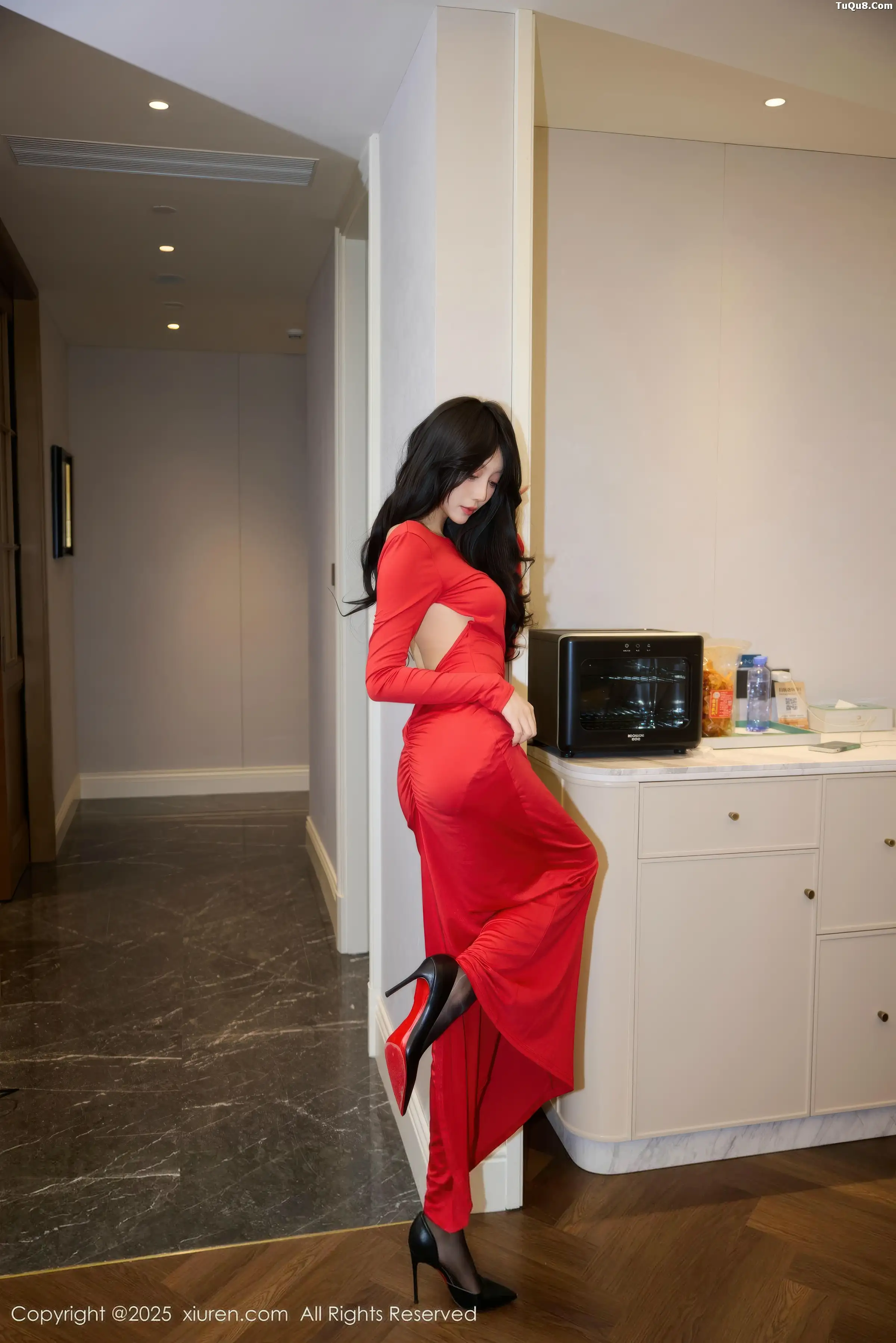 玥儿玥  [XiuRen]高清写真图 2025.12.29 No.11169 玥儿玥er 超薄黑丝第17张图片