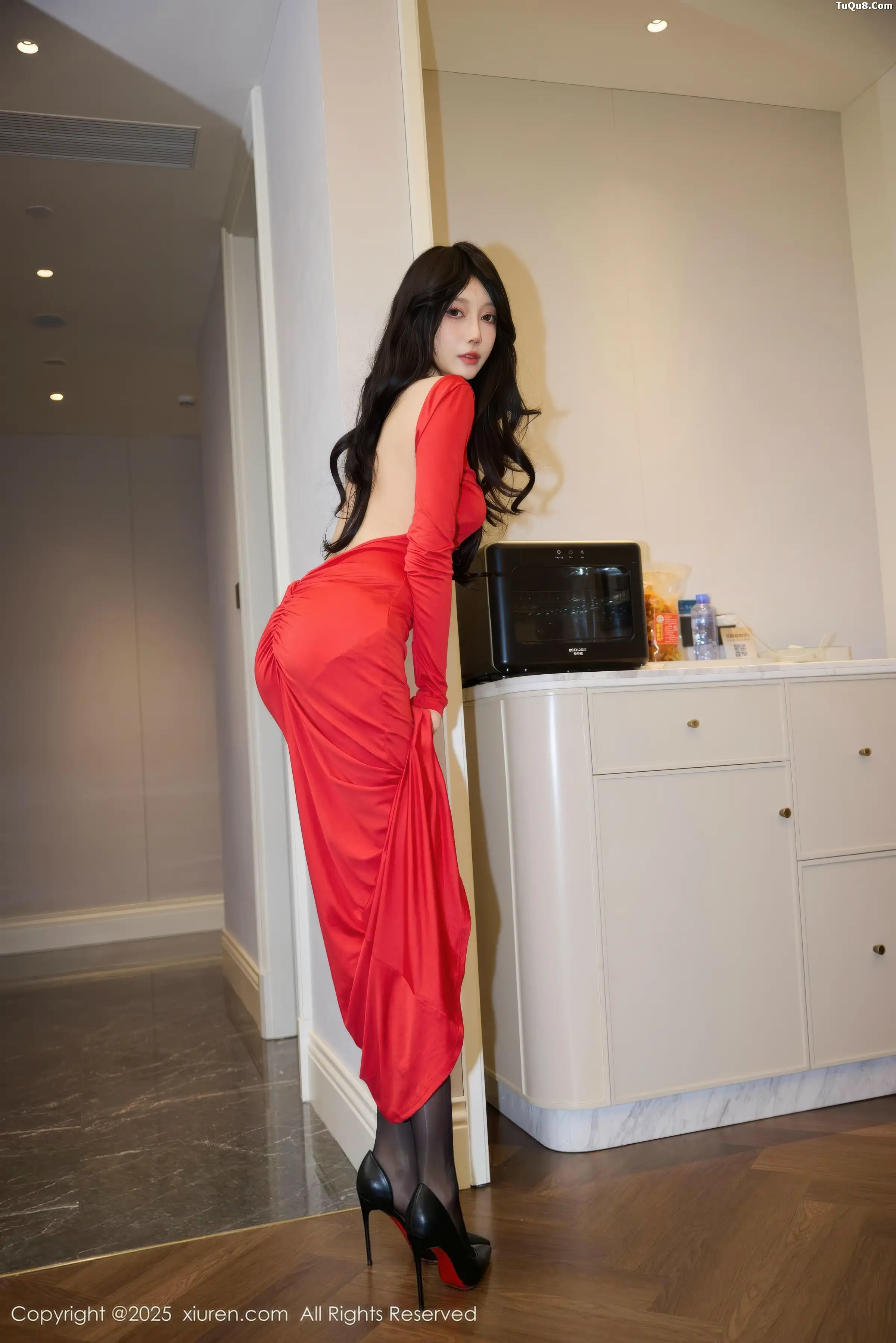 玥儿玥  [XiuRen]高清写真图 2025.12.29 No.11169 玥儿玥er 超薄黑丝第18张图片