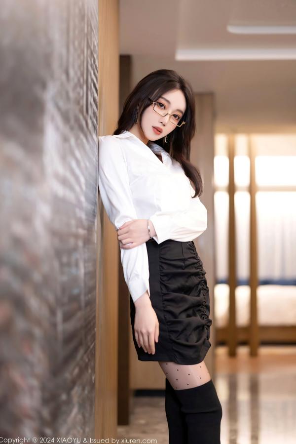 玥儿玥   XiaoYu语画界-玥儿玥私房诱惑：OL白衬衫内衣与波点丝袜的极致长腿魅力，温婉气质与大尺度美感的视觉享受第3张图片