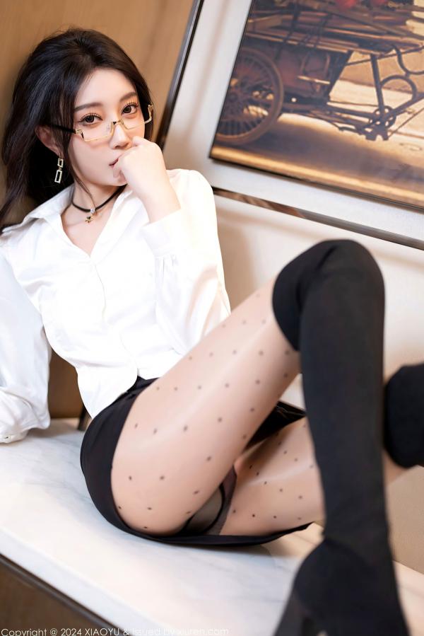玥儿玥   XiaoYu语画界-玥儿玥私房诱惑：OL白衬衫内衣与波点丝袜的极致长腿魅力，温婉气质与大尺度美感的视觉享受第17张图片