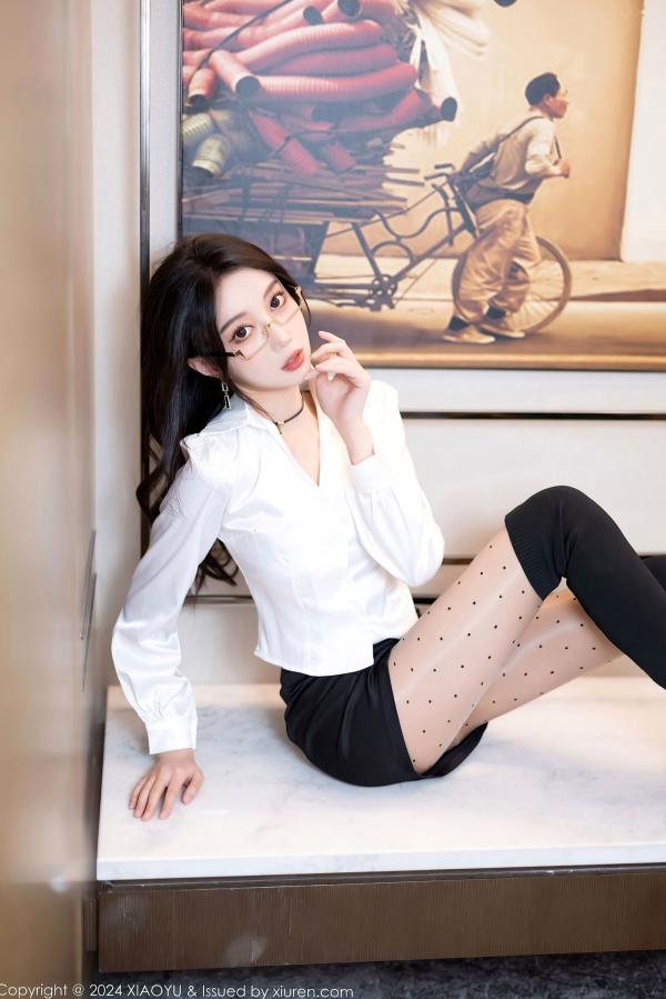 玥儿玥   XiaoYu语画界-玥儿玥私房诱惑：OL白衬衫内衣与波点丝袜的极致长腿魅力，温婉气质与大尺度美感的视觉享受第19张图片