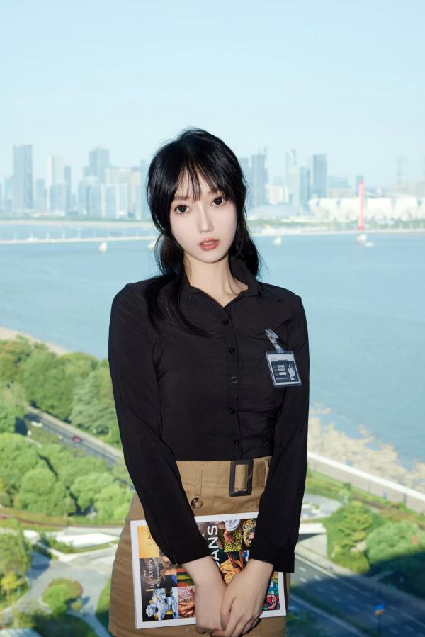 玥儿玥   玥儿玥 - 职场制服诱惑与大尺度私房黑丝美腿写真 [82P]第3张图片