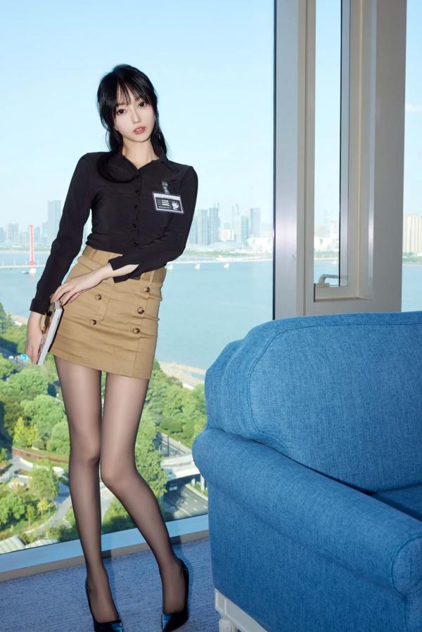 玥儿玥   玥儿玥 - 职场制服诱惑与大尺度私房黑丝美腿写真 [82P]第7张图片