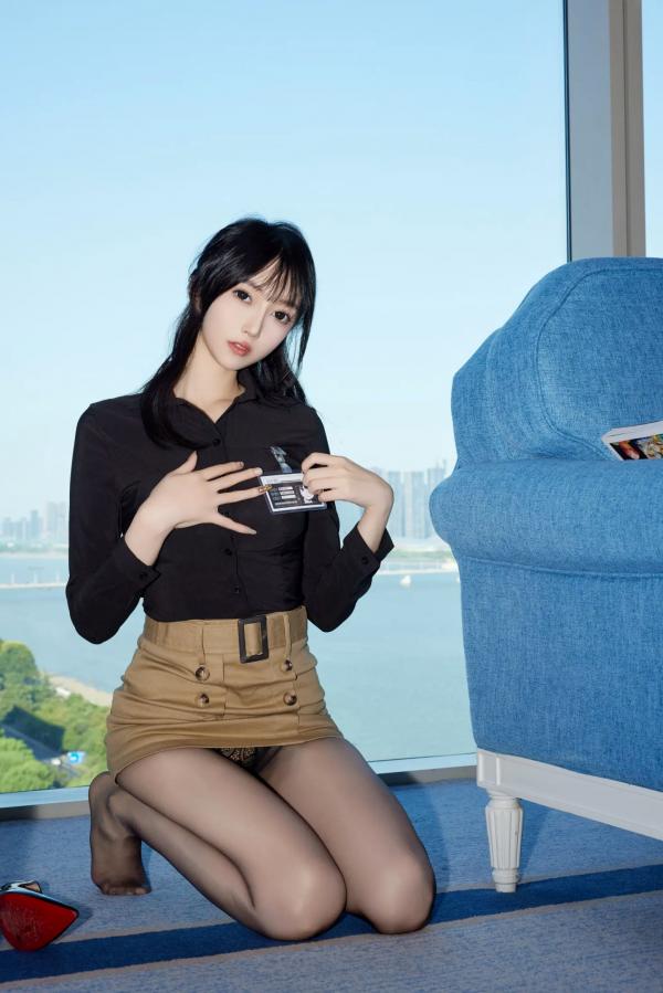 玥儿玥   玥儿玥 - 职场制服诱惑与大尺度私房黑丝美腿写真 [82P]第15张图片
