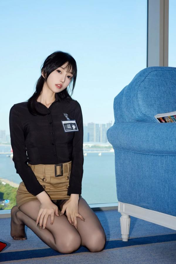 玥儿玥   玥儿玥 - 职场制服诱惑与大尺度私房黑丝美腿写真 [82P]第16张图片