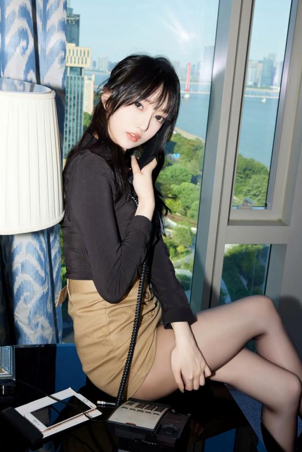 玥儿玥   玥儿玥 - 职场制服诱惑与大尺度私房黑丝美腿写真 [82P]第34张图片