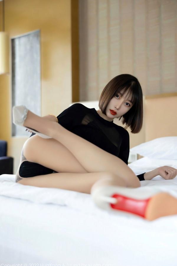 玥儿玥   HuaYang花漾-491-玥儿玥：黑色紧身超短连衣裙私房写真，极致丝袜美腿，成熟诱惑女神室内唯美拍摄第37张图片