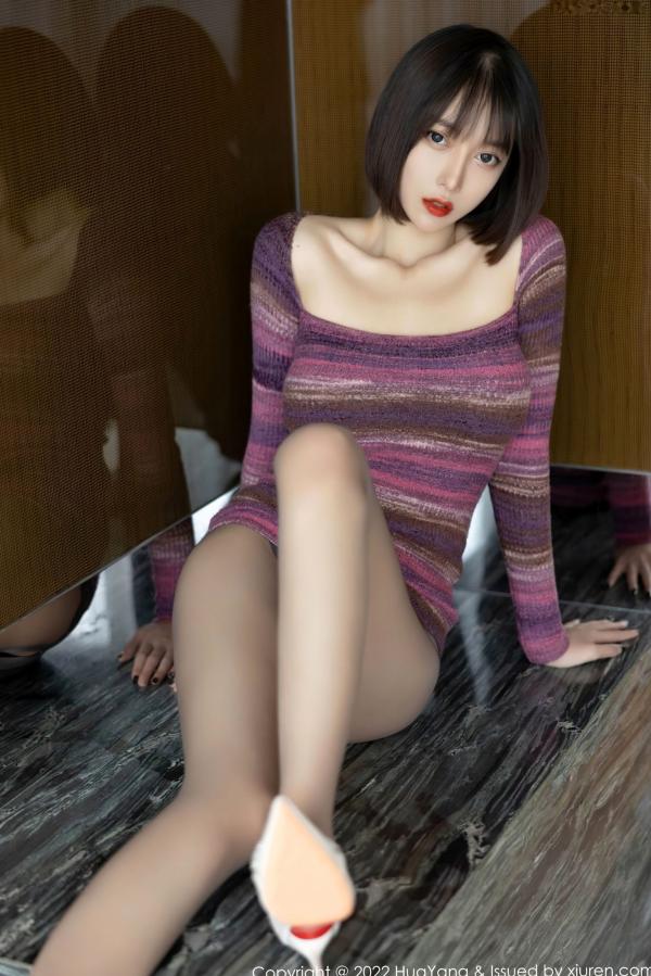 玥儿玥   HuaYang花漾 玥儿玥：彩色条纹针织装搭配性感黑丝，大胆短裙设计展现诱人美腿与迷人曲线，精致私房影集第21张图片