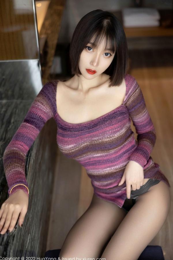 玥儿玥   HuaYang花漾 玥儿玥：彩色条纹针织装搭配性感黑丝，大胆短裙设计展现诱人美腿与迷人曲线，精致私房影集第28张图片