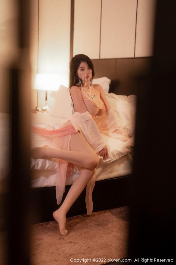 美七Mia  [XiuRen]高清写真图 2022.12.14 No.5994 美七Mia 美臀布兜第9张图片