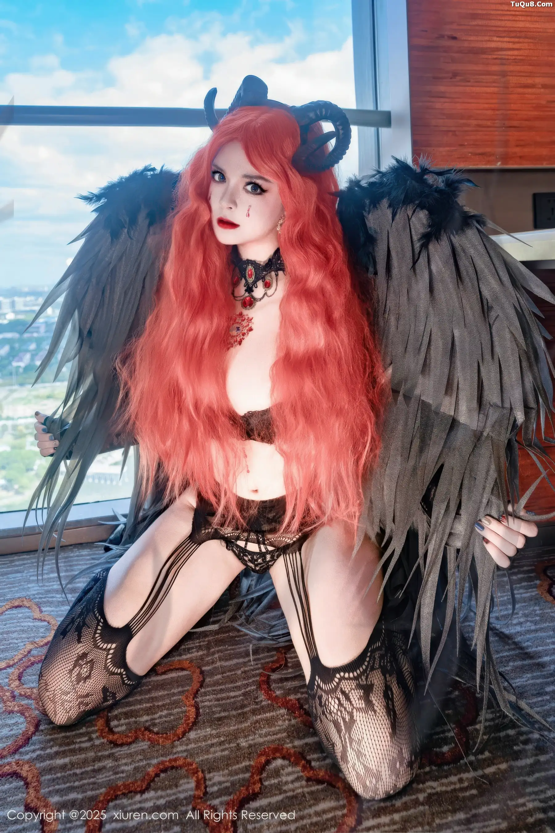 伊丽莎有点白  [XiuRen]高清写真图 2025.11.17 No.10994 伊丽莎有点白 蕾丝情趣内衣第7张图片