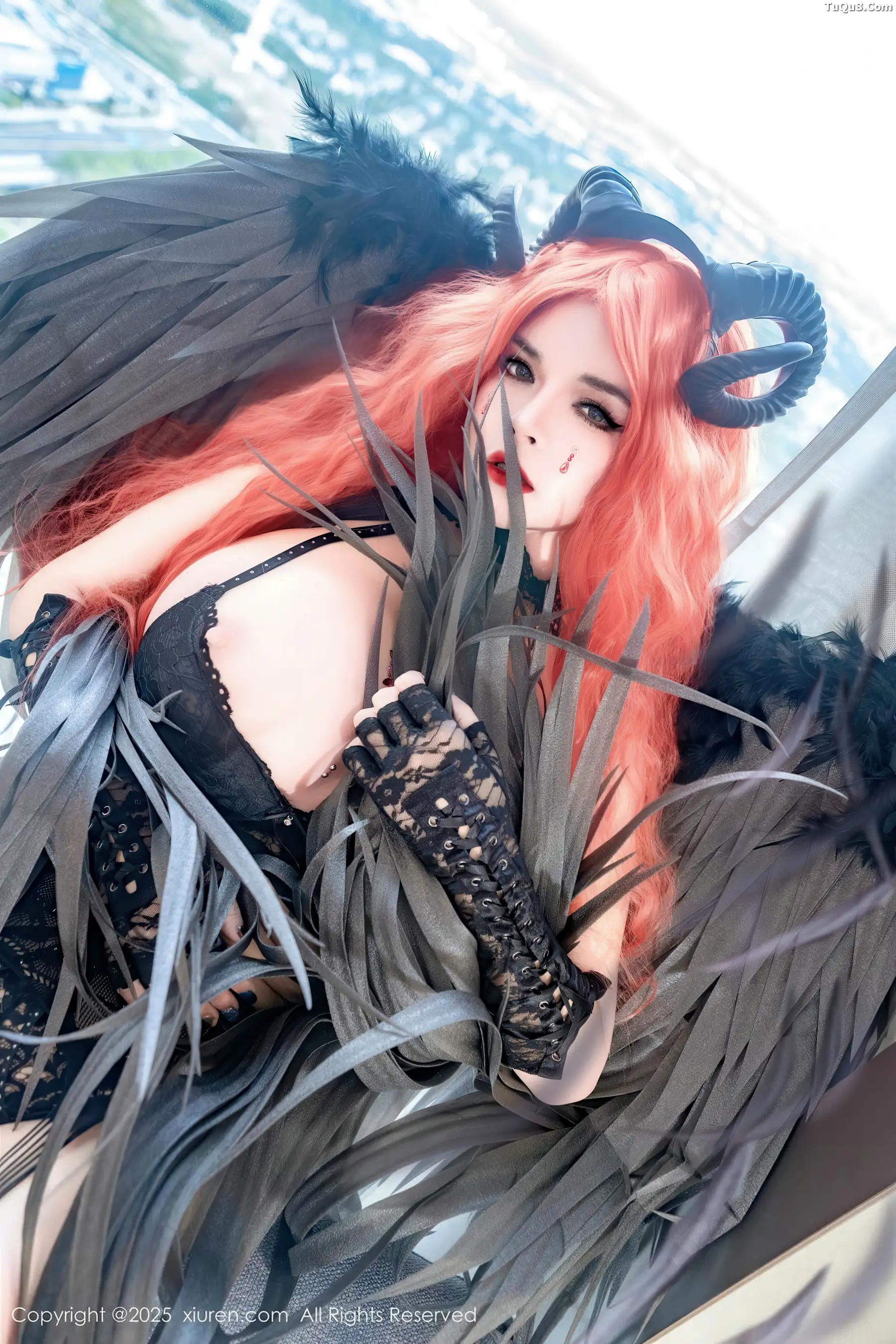 伊丽莎有点白  [XiuRen]高清写真图 2025.11.17 No.10994 伊丽莎有点白 蕾丝情趣内衣第29张图片