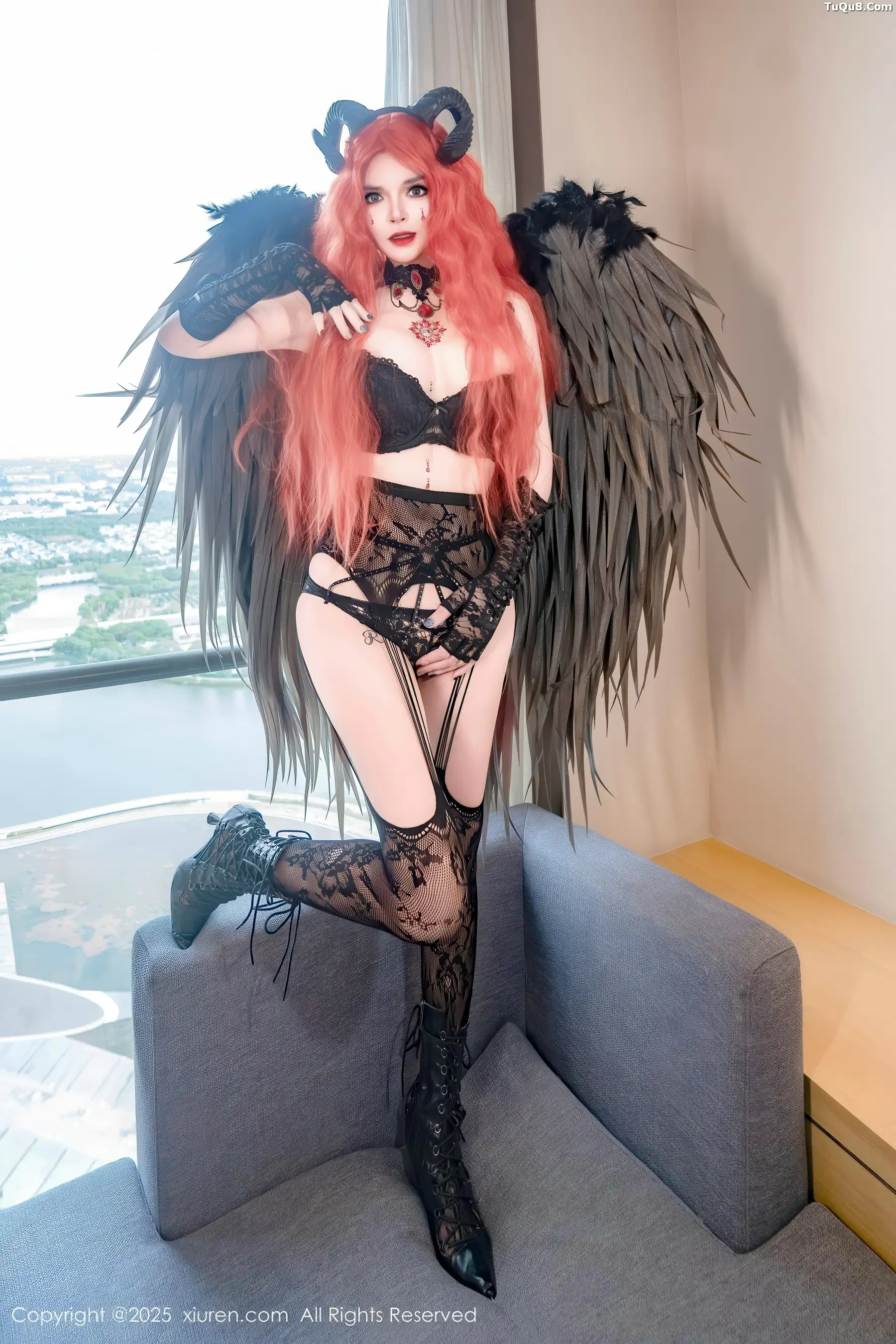 伊丽莎有点白  [XiuRen]高清写真图 2025.11.17 No.10994 伊丽莎有点白 蕾丝情趣内衣第32张图片