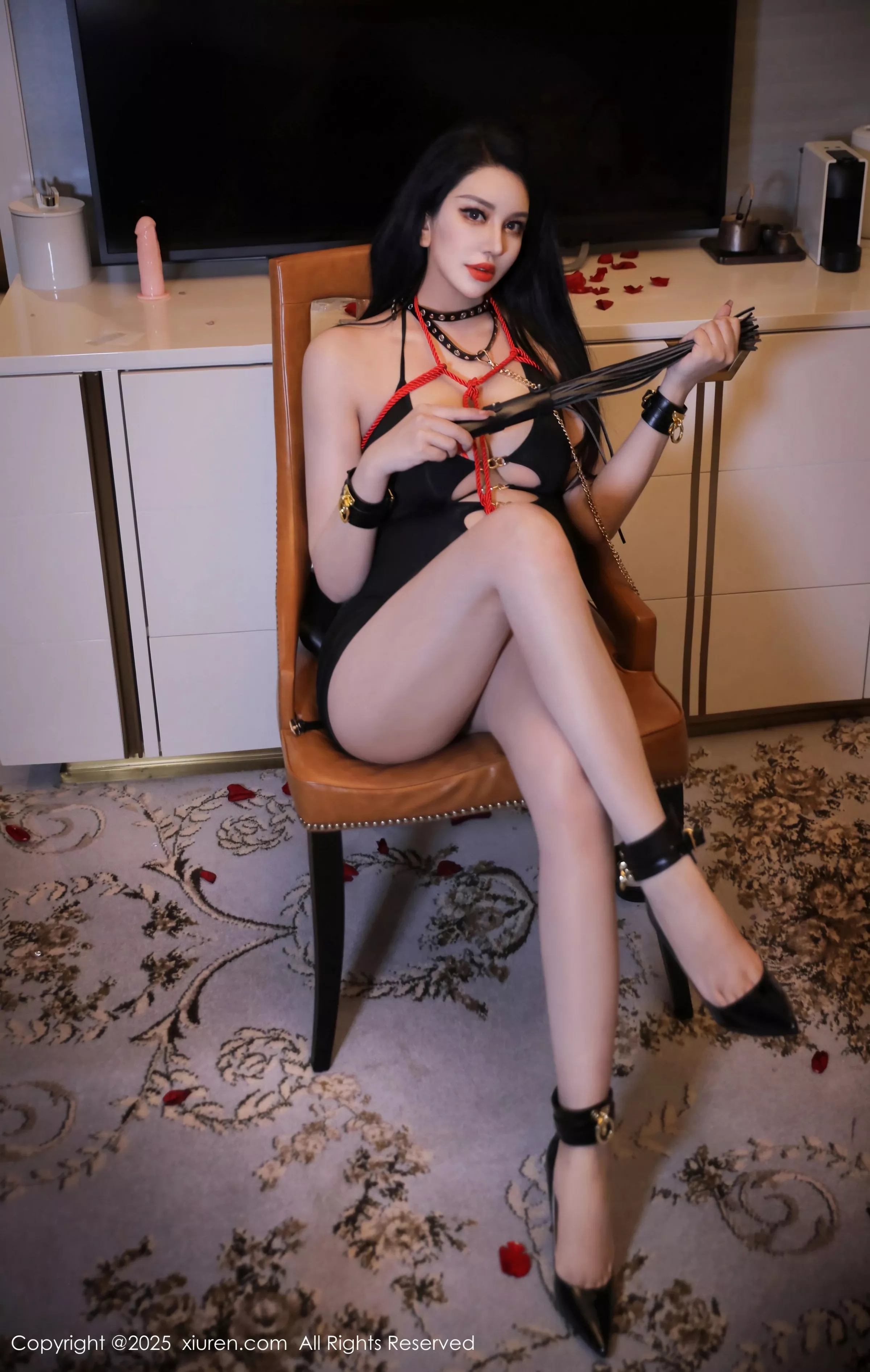 乔安娜  [XiuRen]高清写真图 2025.05.19 No.10293 乔安娜 性感红丝第27张图片