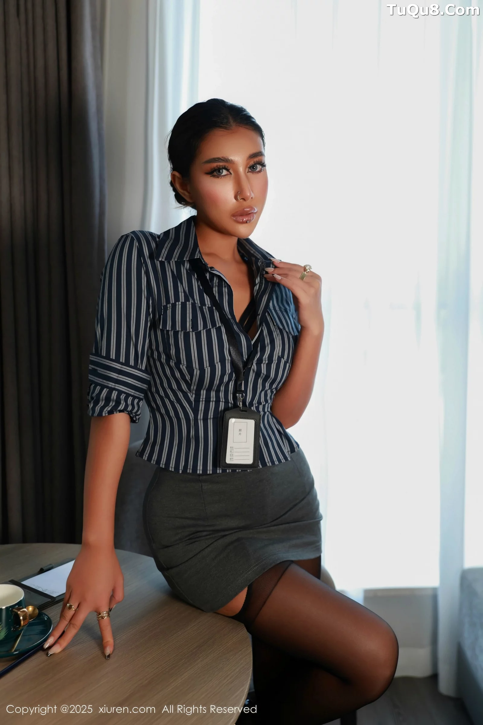 文芮jeninfer  [XiuRen]高清写真图 2025.08.20 No.10670 FE- 魅惑黑丝第17张图片