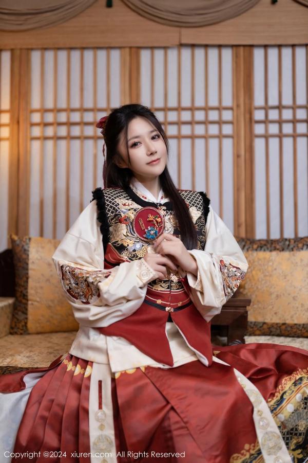 鱼子酱fish  [XiuRen]高清写真图 2024.02.08 No.8095 鱼子酱Fish 美腿妩媚第2张图片